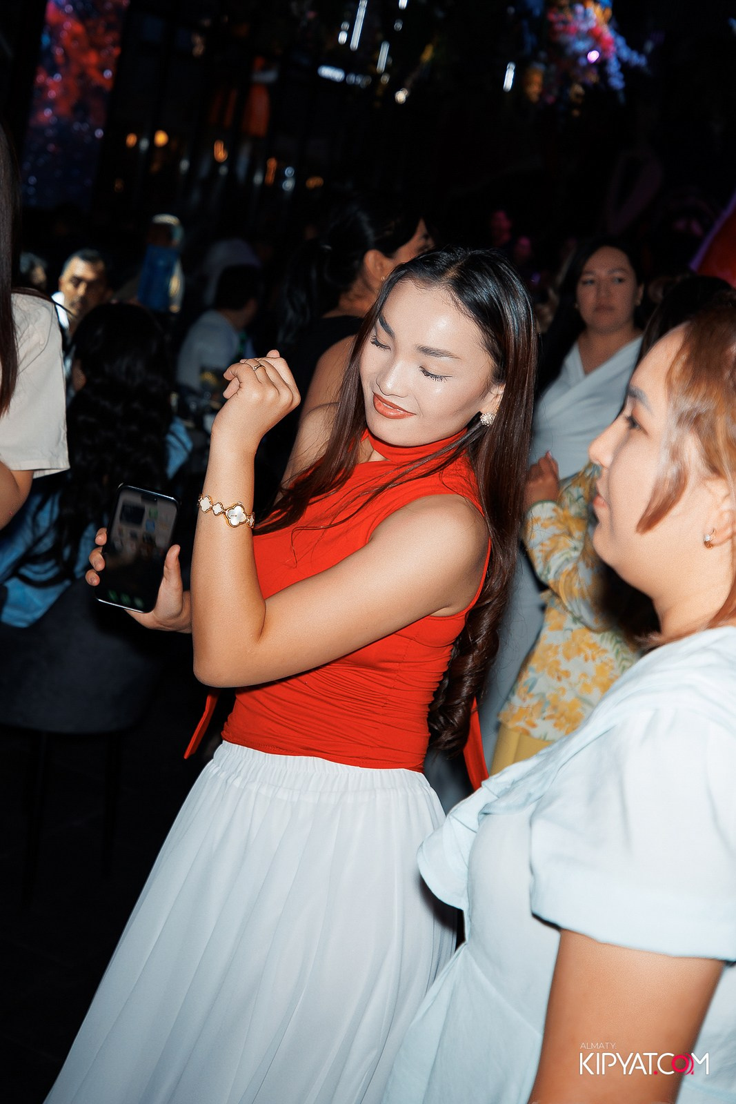 FRIENDS BAR & TERRACE. КИПЯТКОМ АЛМАТЫ!