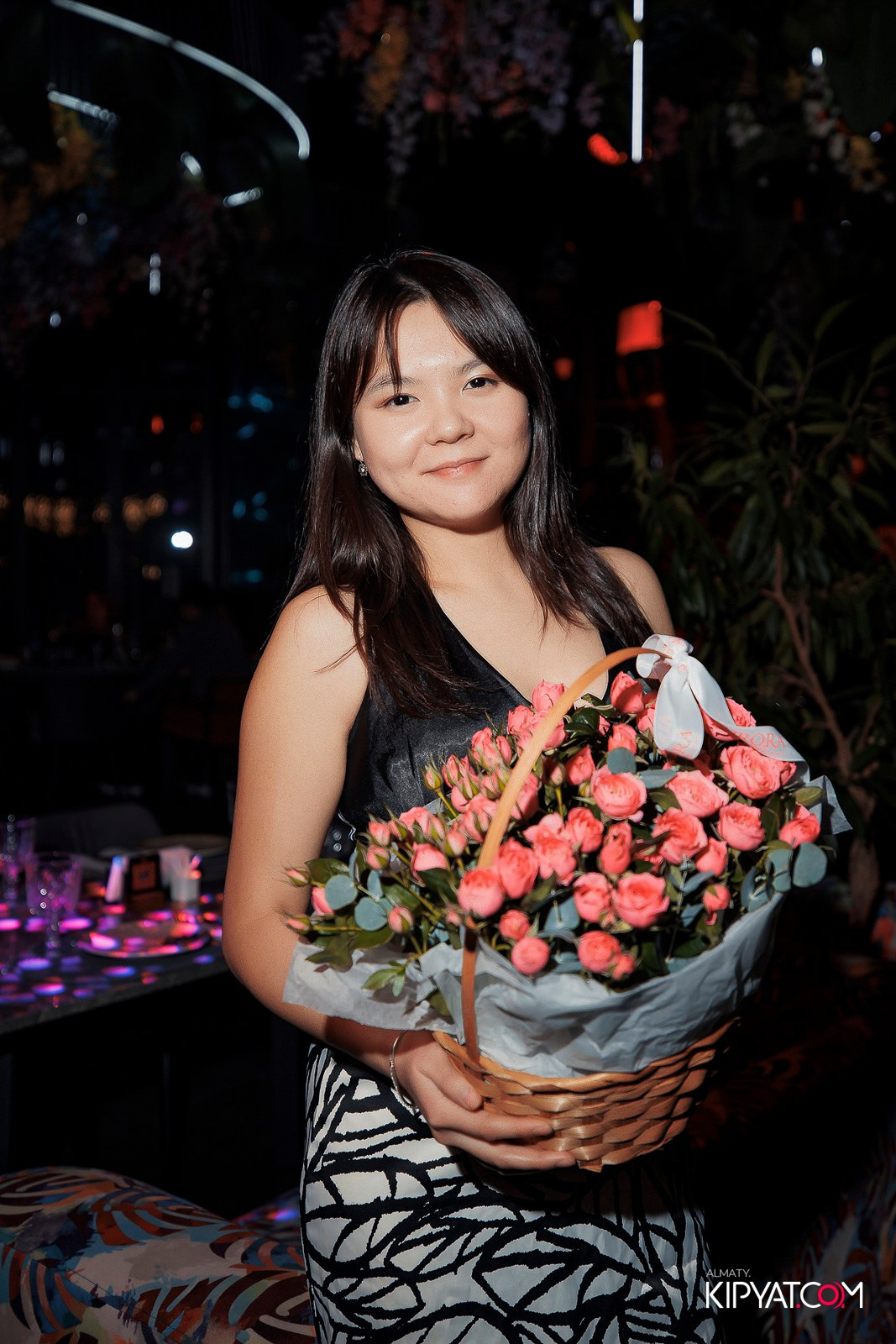 FRIENDS BAR & TERRACE. КИПЯТКОМ АЛМАТЫ!