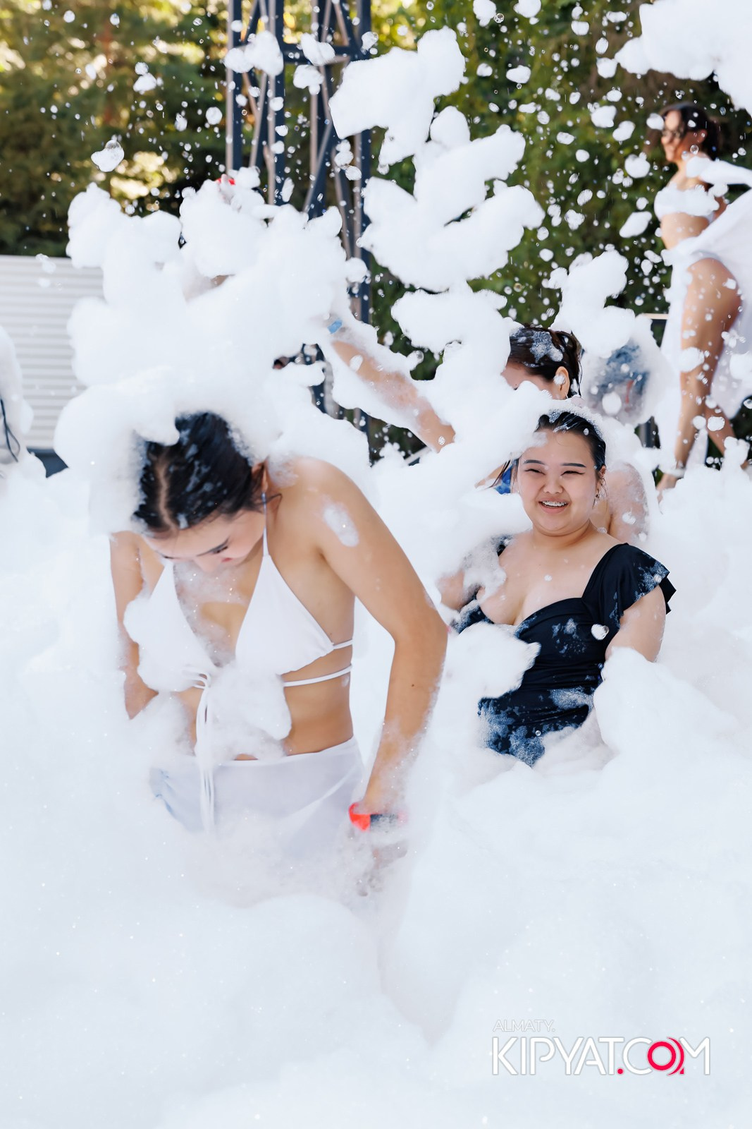 ПЕННАЯ ВЕЧЕРИНКА/ДЫМОВОЕ ШОУ/БАССЕЙН DELIGHT POOL. КИПЯТКОМ АЛМАТЫ!