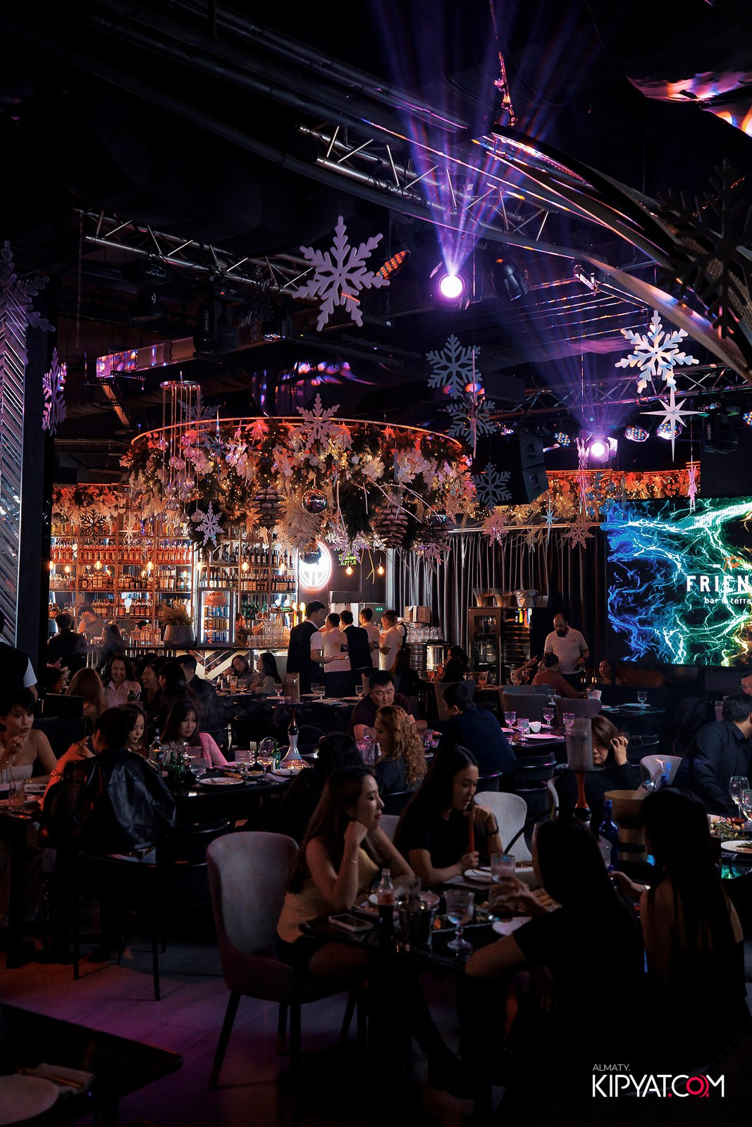 FRIENDS BAR & TERRACE. КИПЯТКОМ АЛМАТЫ! Фотосъемка мероприятий в Алматы