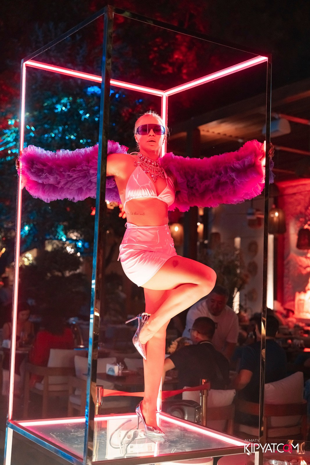 EDEN POOL & BAR. КИПЯТКОМ АЛМАТЫ!