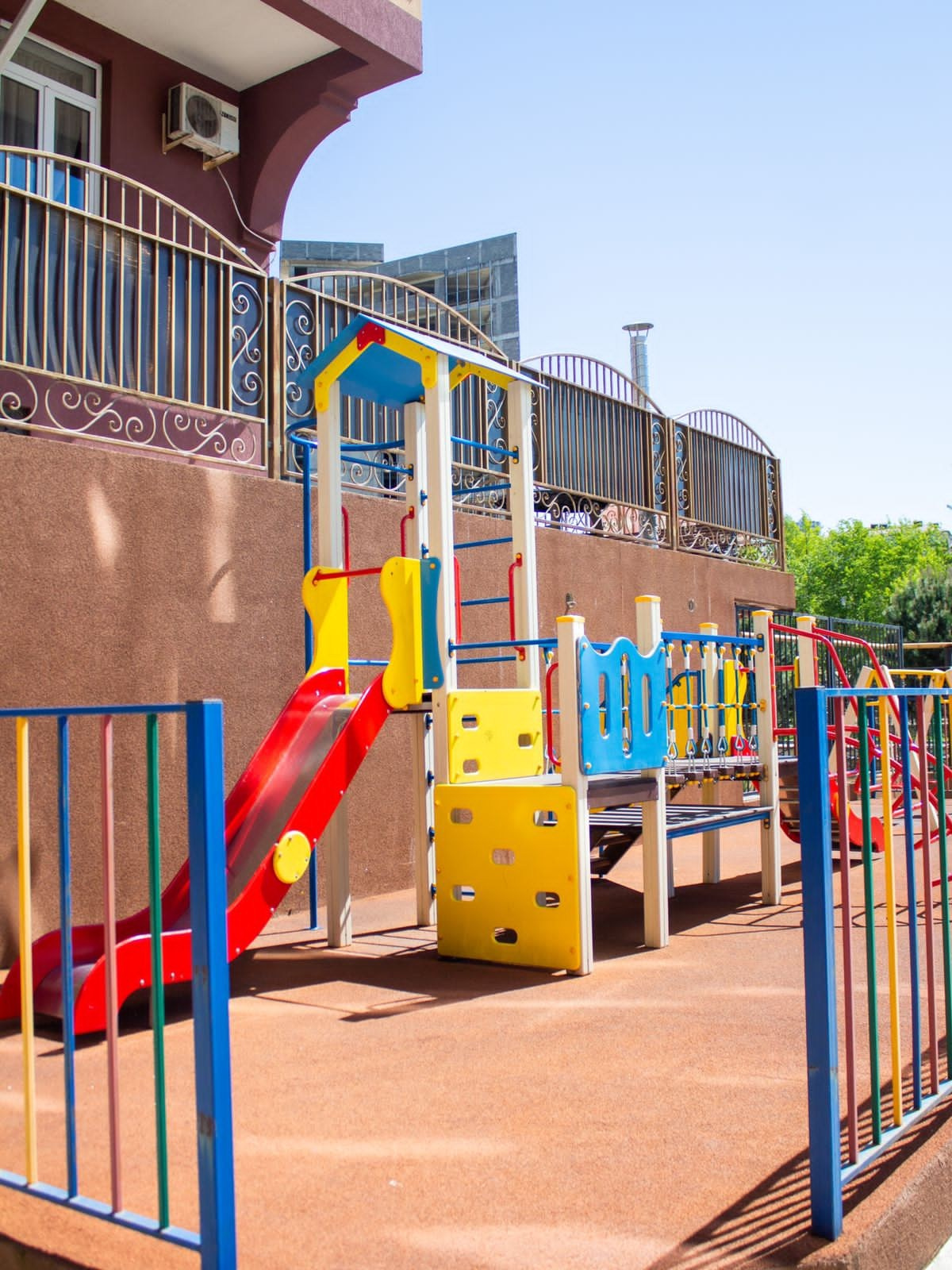 Центральный район Сочи: апартаменты у моря в доме с собственным бассейном!. Квартиры посуточно, длительно в Сочи, LARA APART GROUP