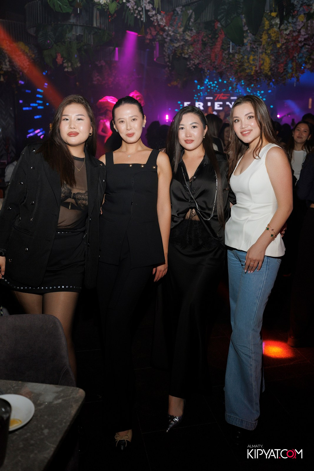 FRIENDS BAR & TERRACE. КИПЯТКОМ АЛМАТЫ! Фотосъемка мероприятий в Алматы