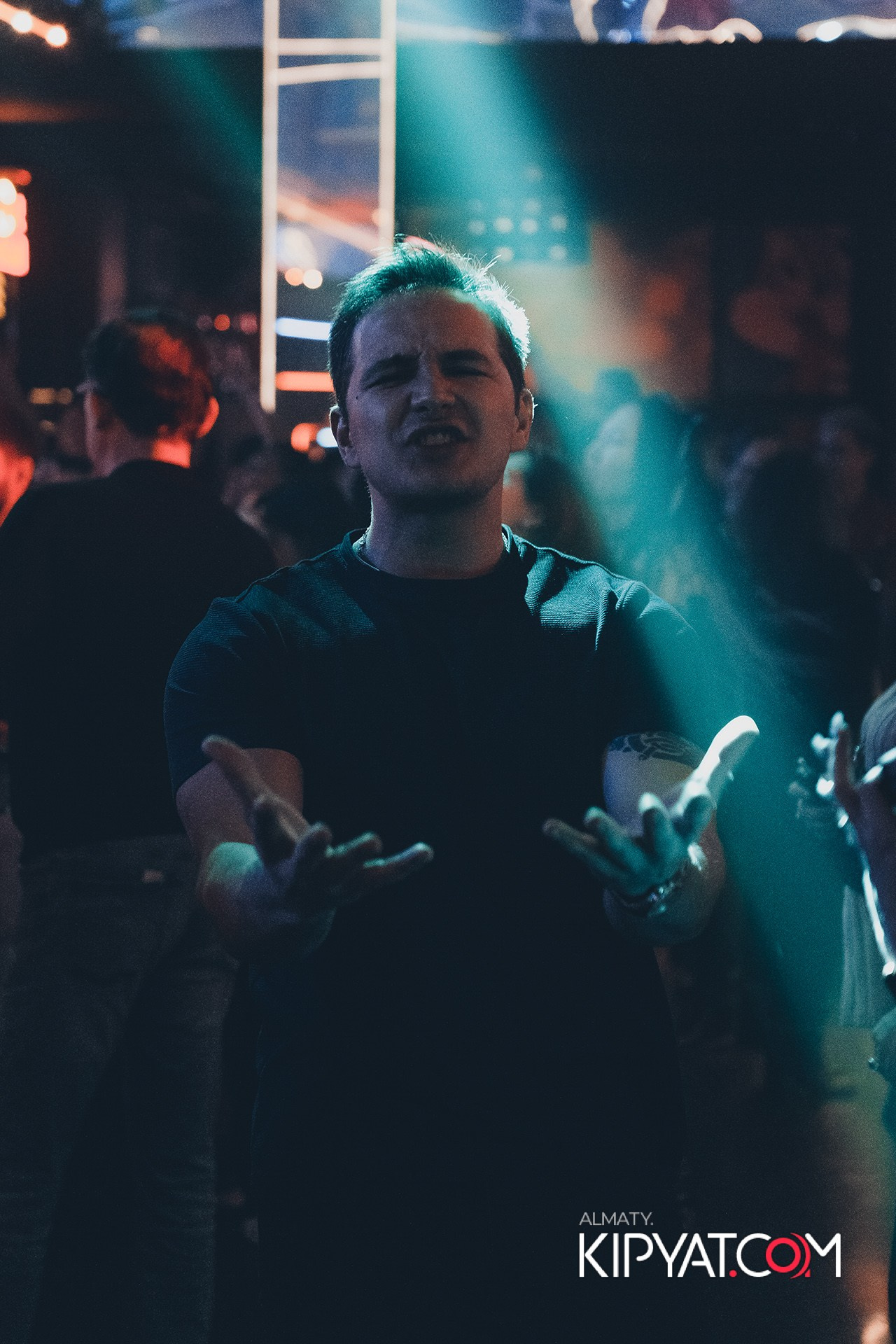 ВЫСТУПЛЕНИЕ ГРУППЫ ВИРУС SANTA BARBARA. КИПЯТКОМ АЛМАТЫ!