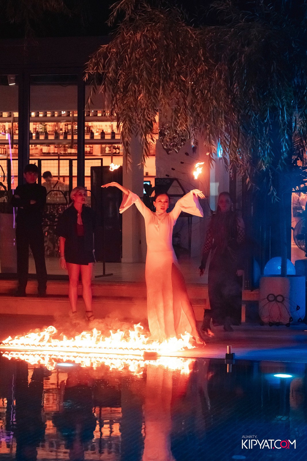 EDEN POOL & BAR. КИПЯТКОМ АЛМАТЫ!