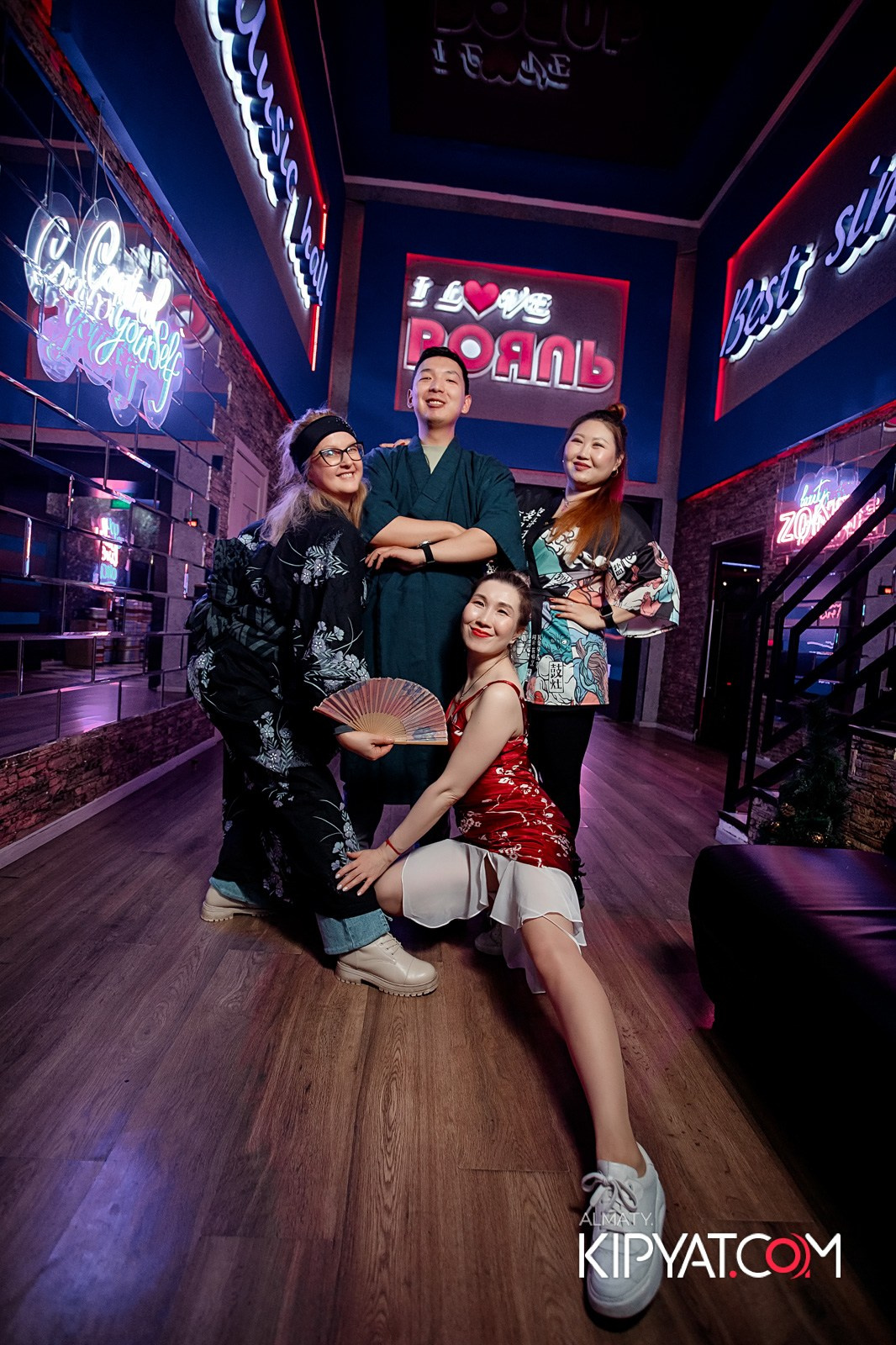 КАРАОКЕ-БАР РОЯЛЬ НА НУРМАКОВА. КИПЯТКОМ АЛМАТЫ!