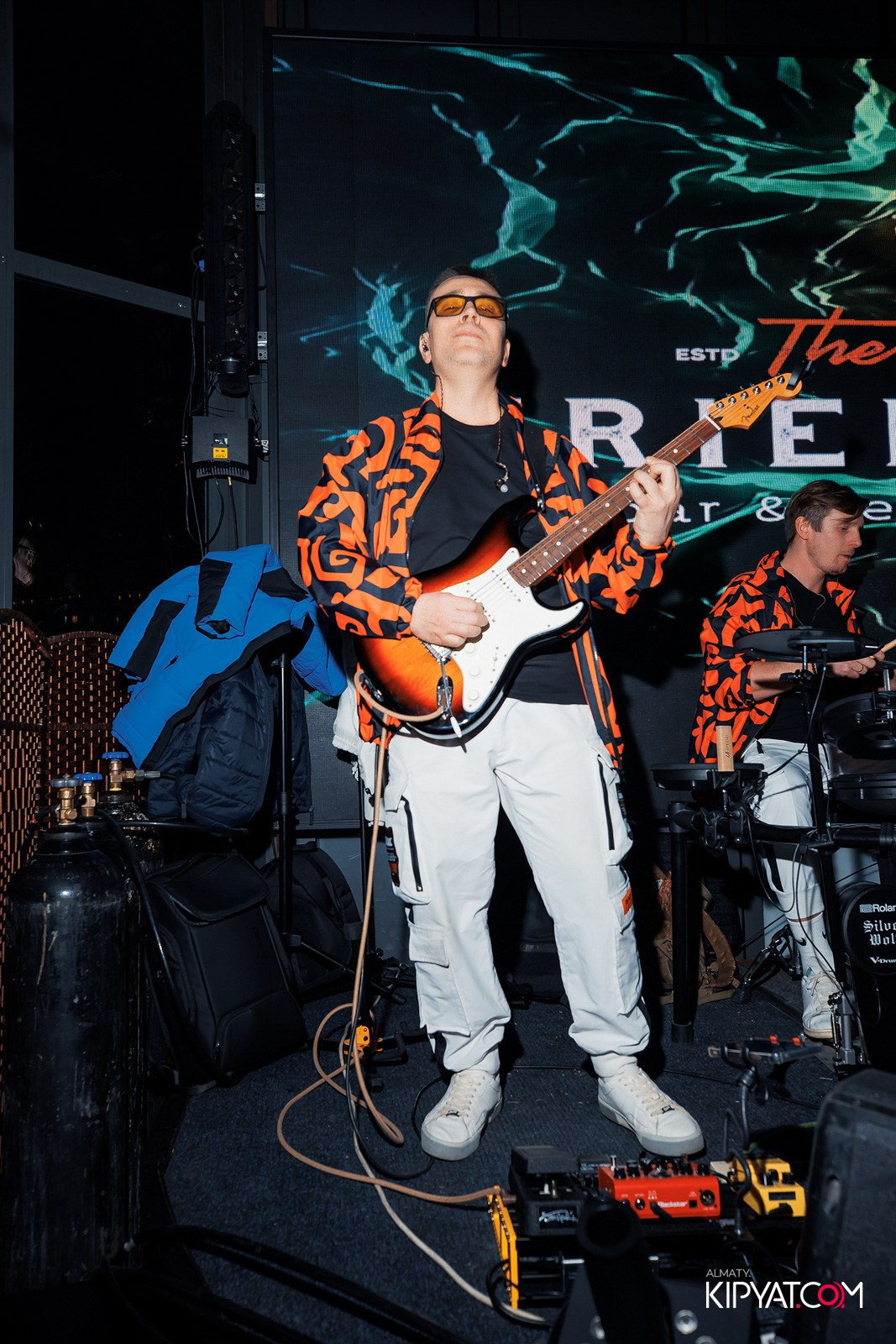 FRIENDS BAR & TERRACE. КИПЯТКОМ АЛМАТЫ!