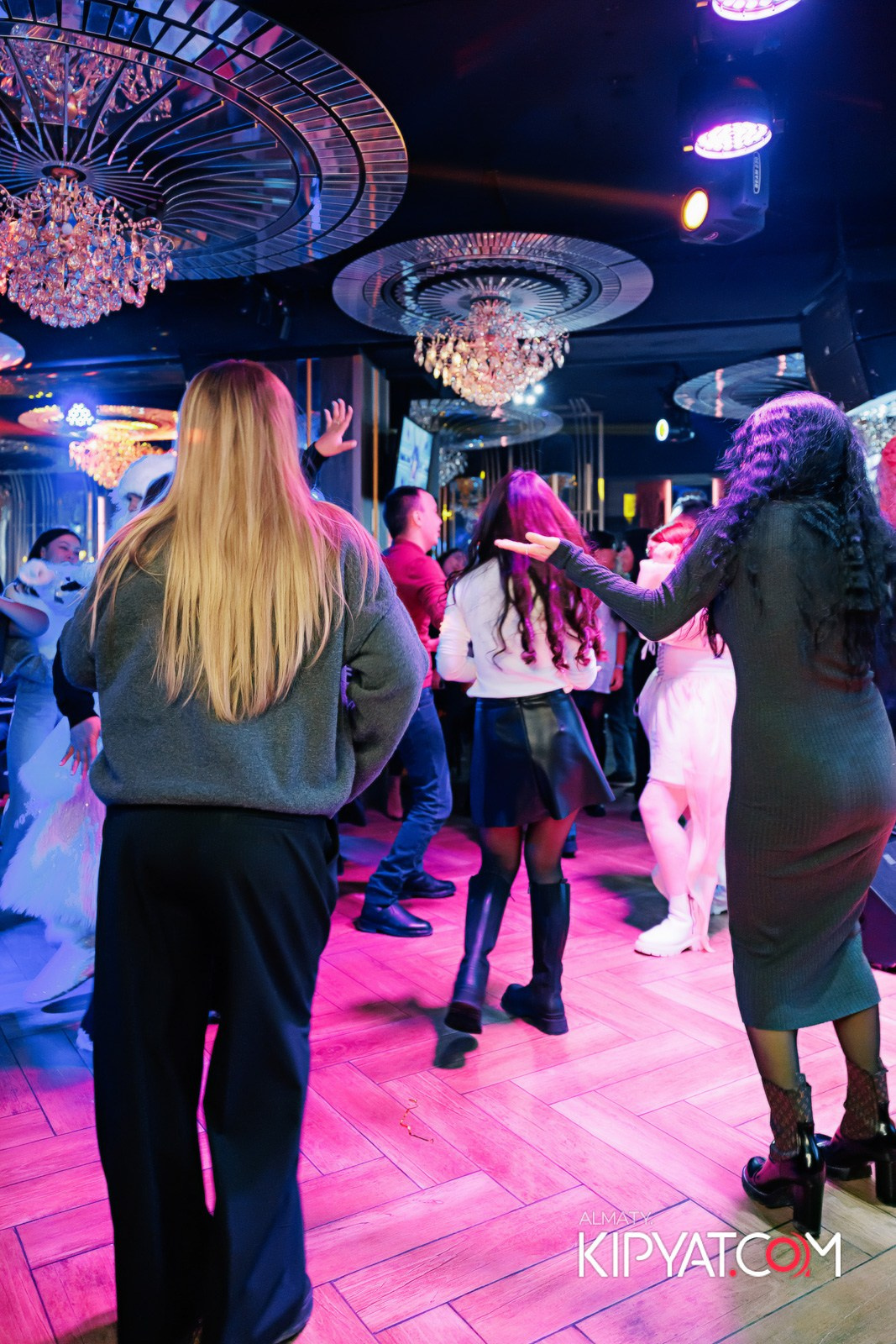 ЗАЯ, НА БИС. КИПЯТКОМ АЛМАТЫ!