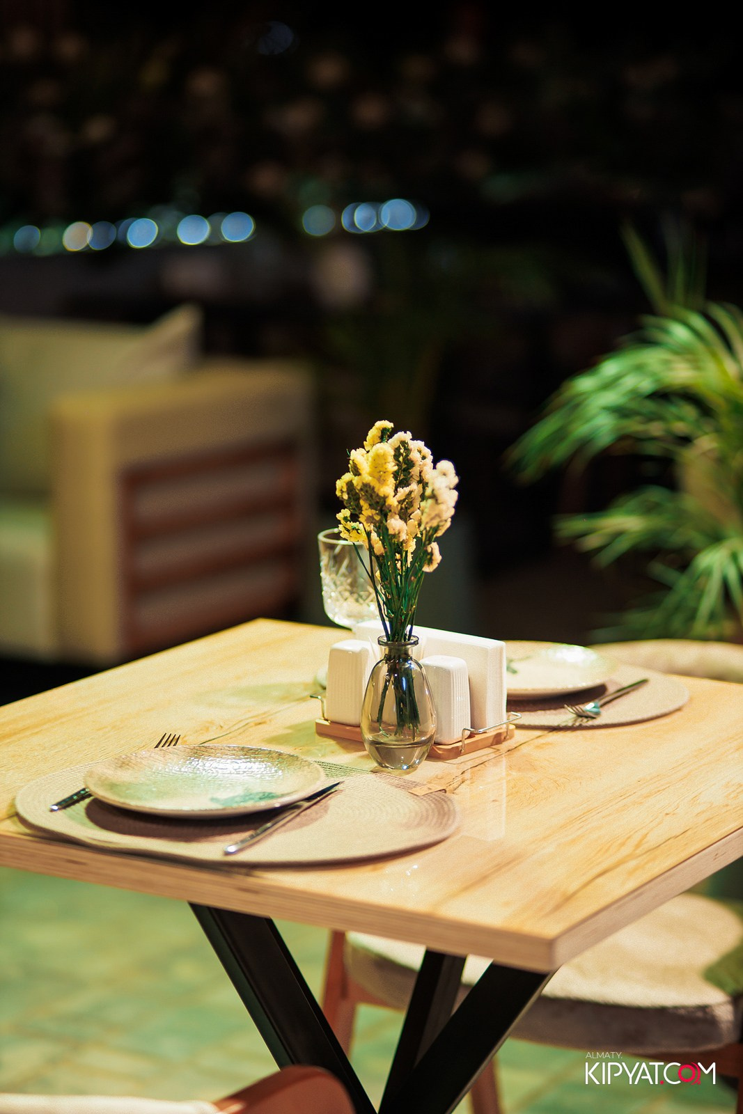 FRIENDS BAR & TERRACE. КИПЯТКОМ АЛМАТЫ!