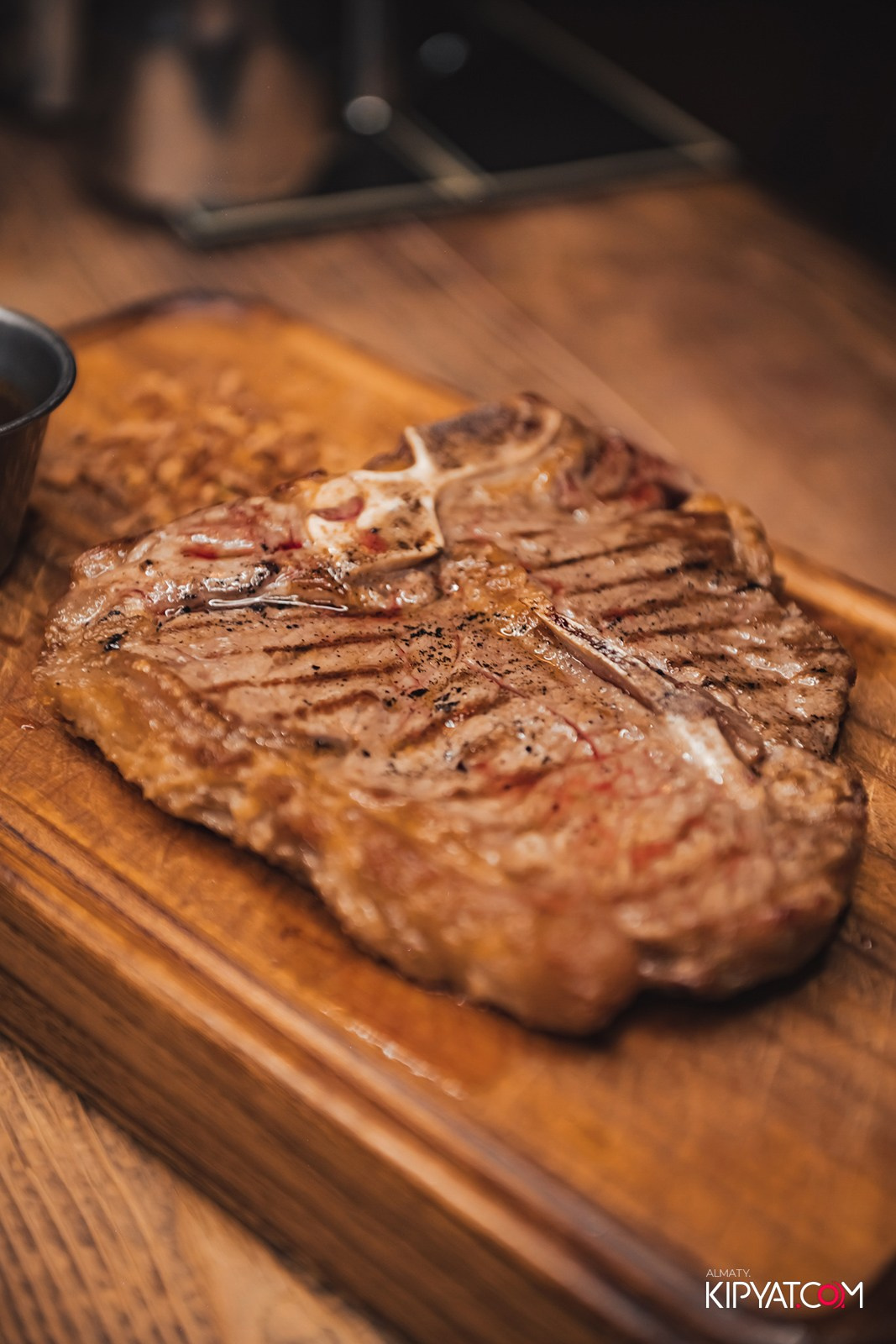 РЕСТО-БАР СКАНДАЛИСТЪ. КИПЯТКОМ АЛМАТЫ!