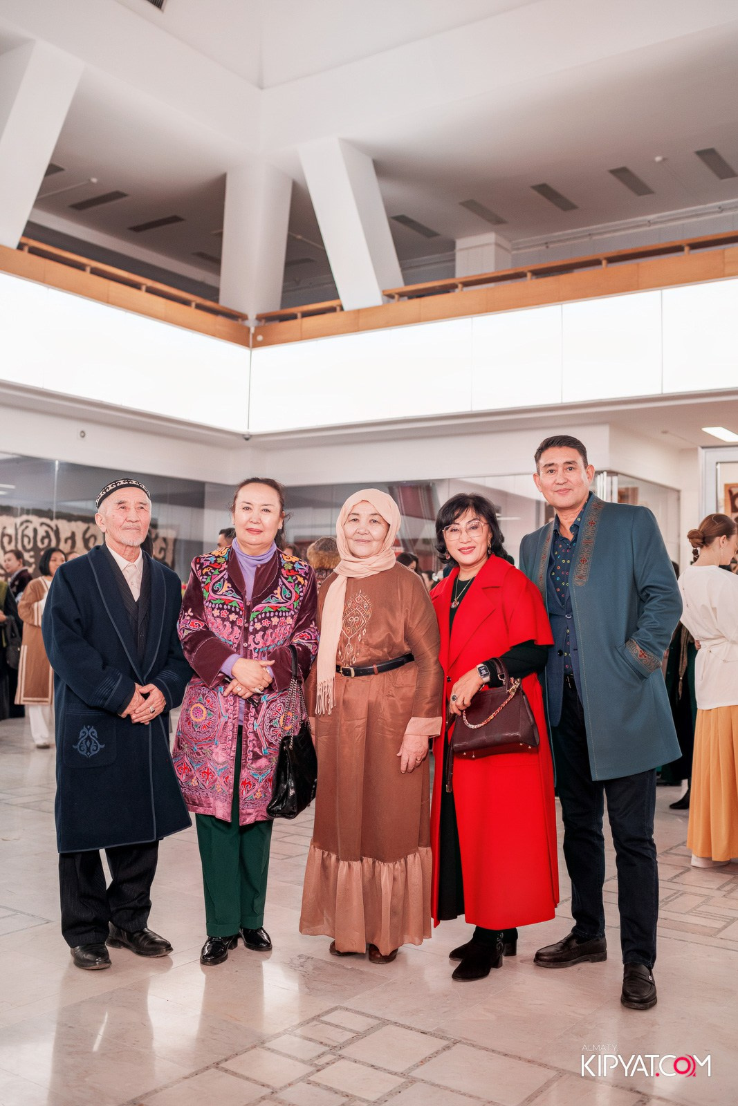 FASHION ПОКАЗ, КАЗАХСКОЙ НАЦИОНАЛЬНОЙ ОДЕЖДЫ. КИПЯТКОМ АЛМАТЫ!