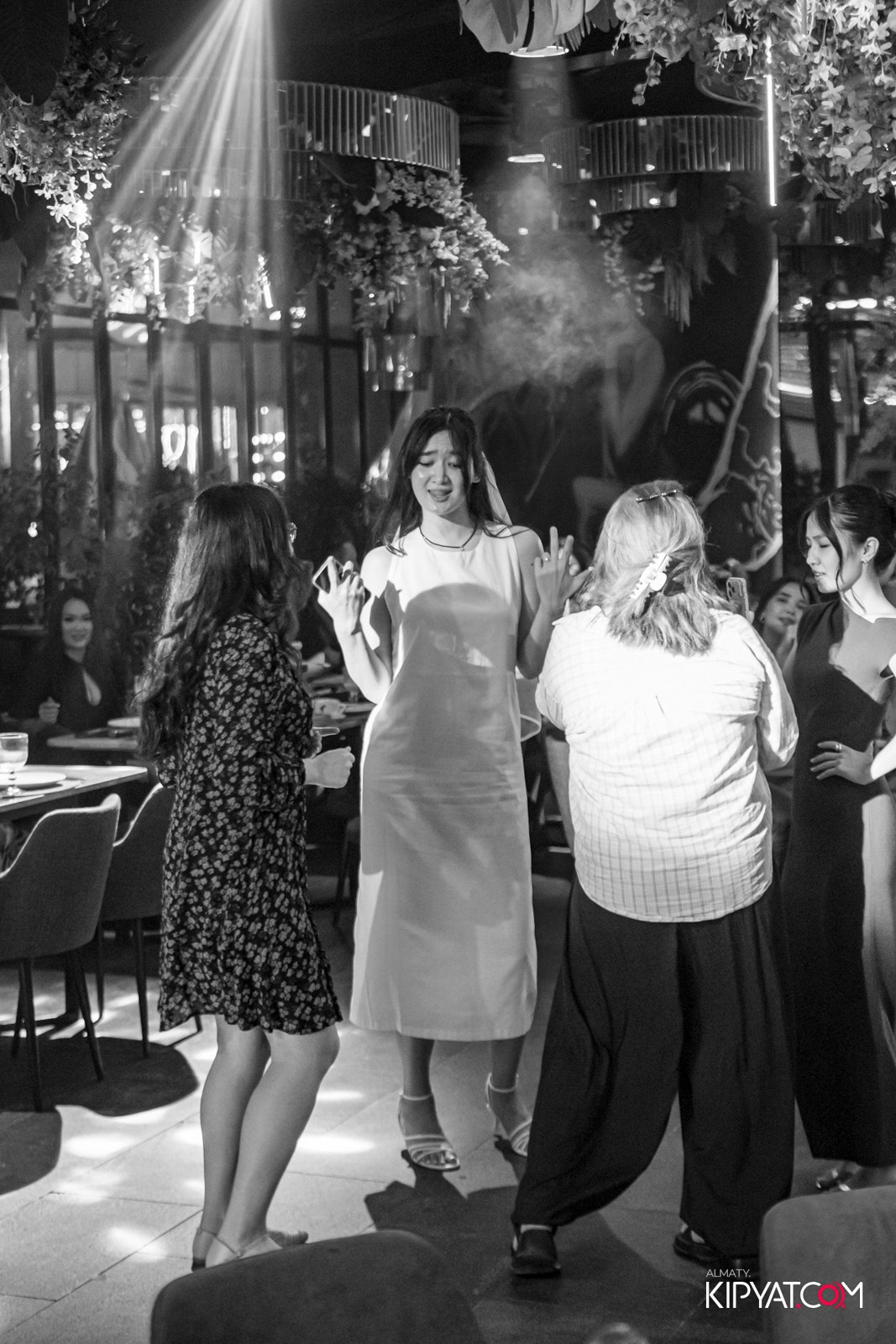 FRIENDS BAR & TERRACE. КИПЯТКОМ АЛМАТЫ! Фотосъемка мероприятий в Алматы