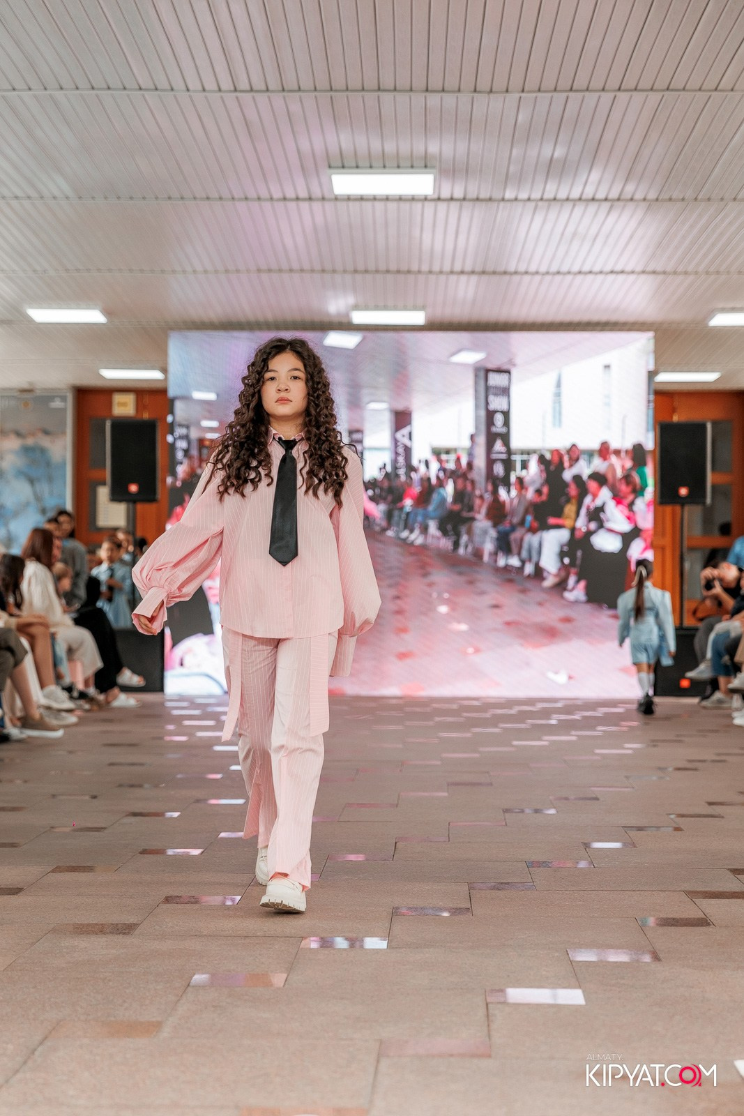 JUNIOR FASHION SHOW. КИПЯТКОМ АЛМАТЫ!