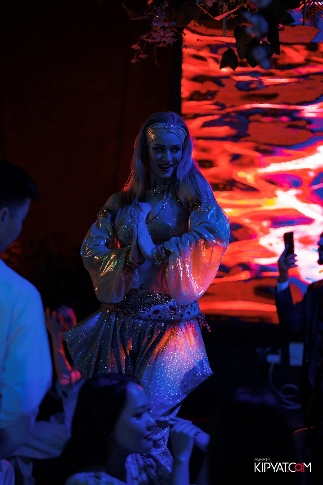 FRIENDS BAR & TERRACE. КИПЯТКОМ АЛМАТЫ!