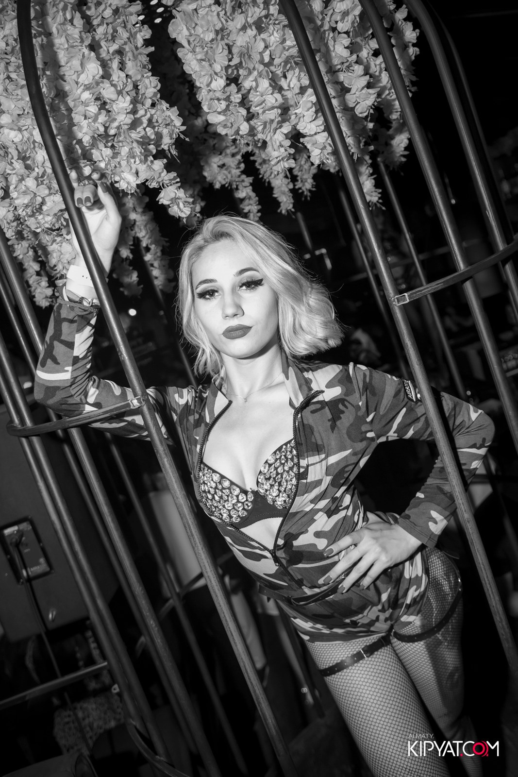 UYAT EMES BAR. КИПЯТКОМ АЛМАТЫ!