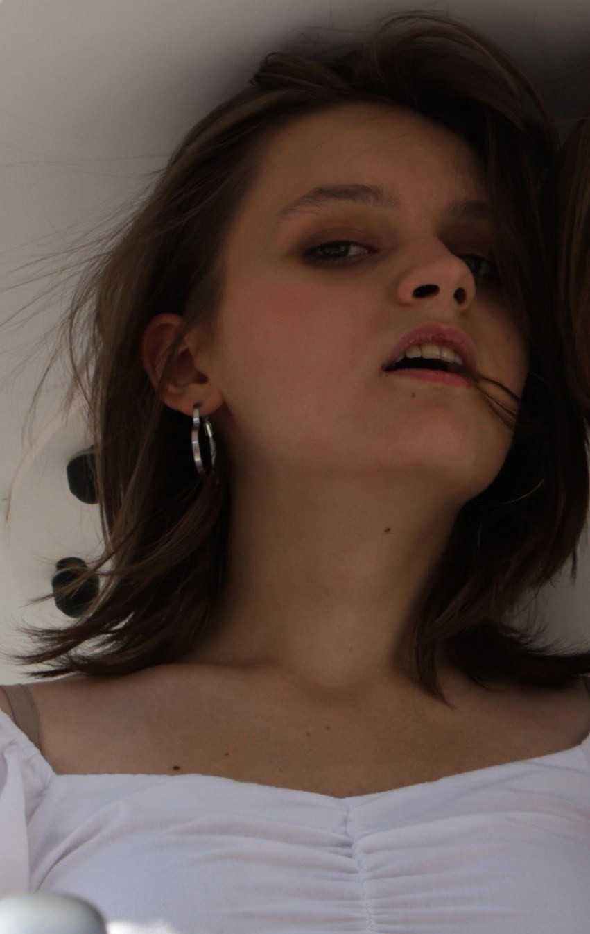 Hot chocolate in paper glass. Portrait photographer based in Toronto — Blinova Mariia