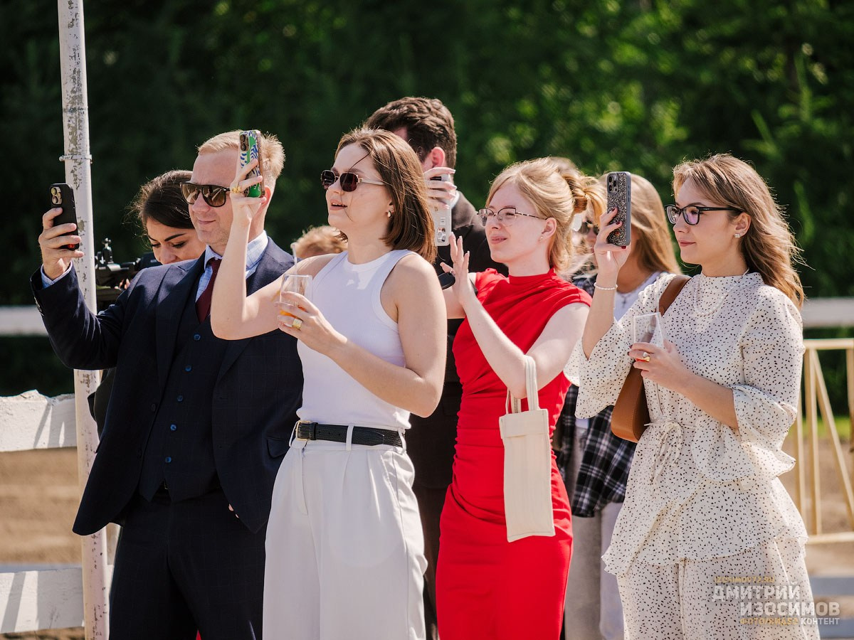 Скачки фаворитов 2024