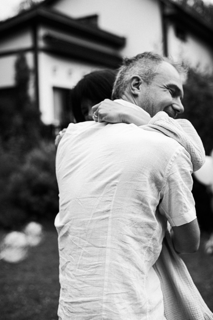 Коля, Ксюша, Саша, Андрей, Кира и бабушки | на даче