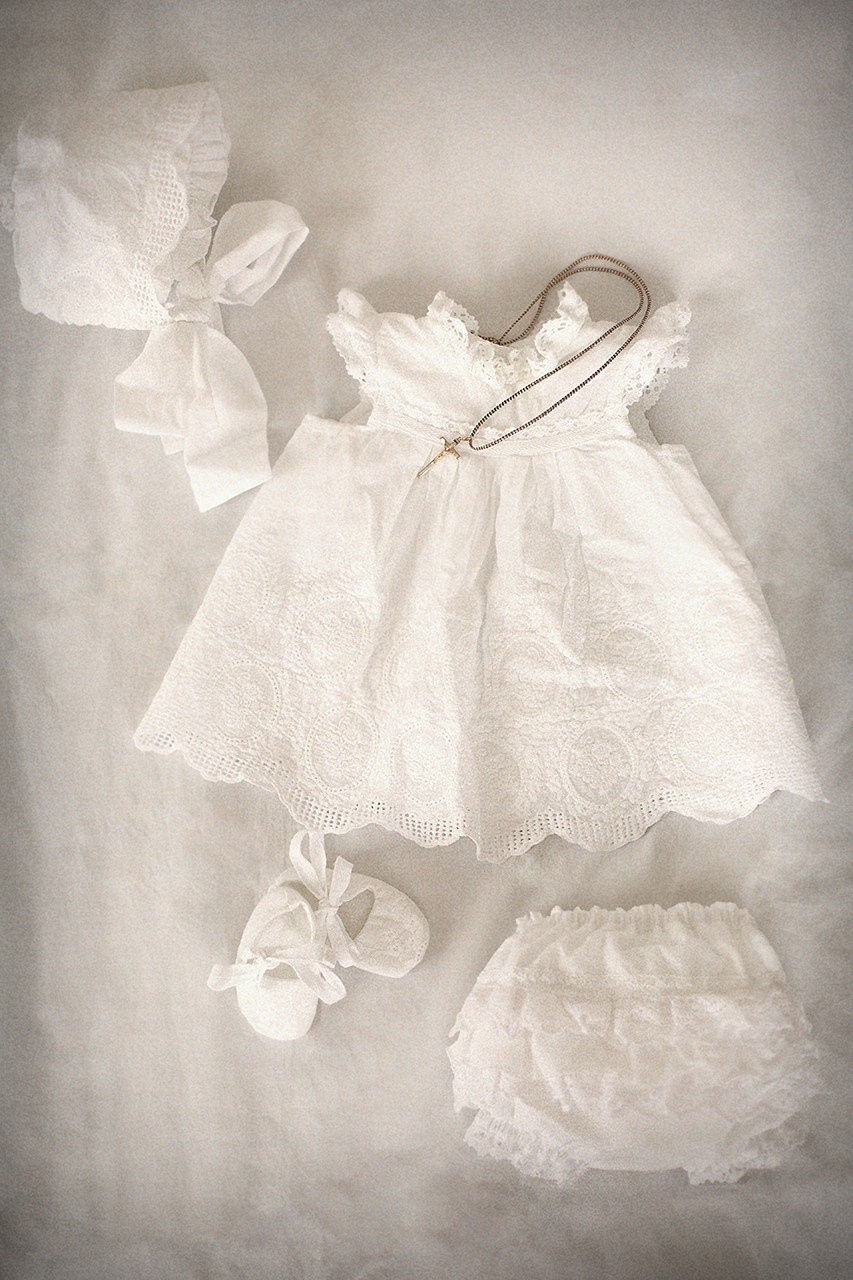 фотосессия таинства крещения, фото крещения, фотосъемка крещения ребенка, фотография наряда на крещение