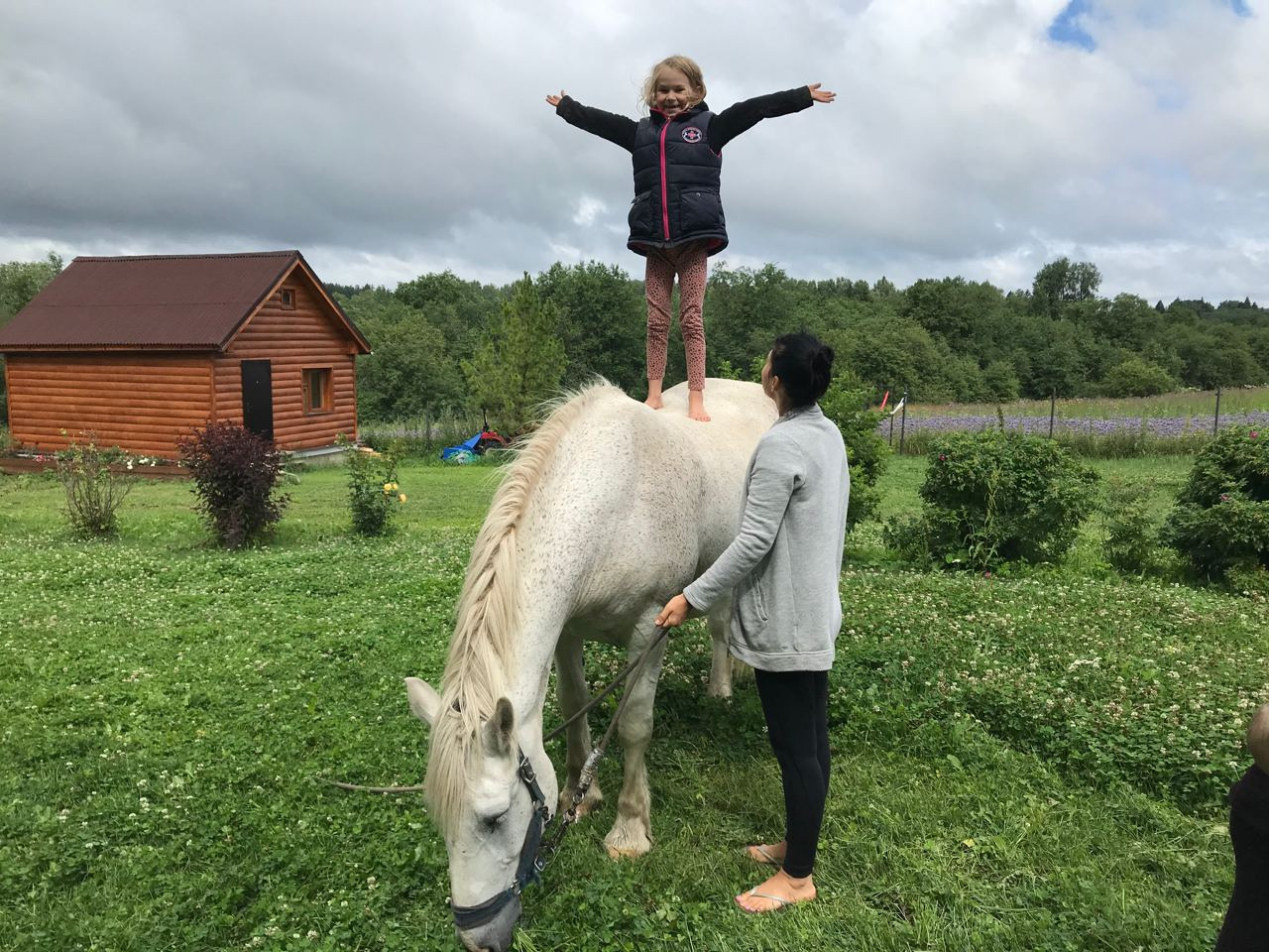 Команда экофермы Марии Гиппенрейтер. Эко отдых в Подмосковье в эко-отеле Марии Гиппенрейтер