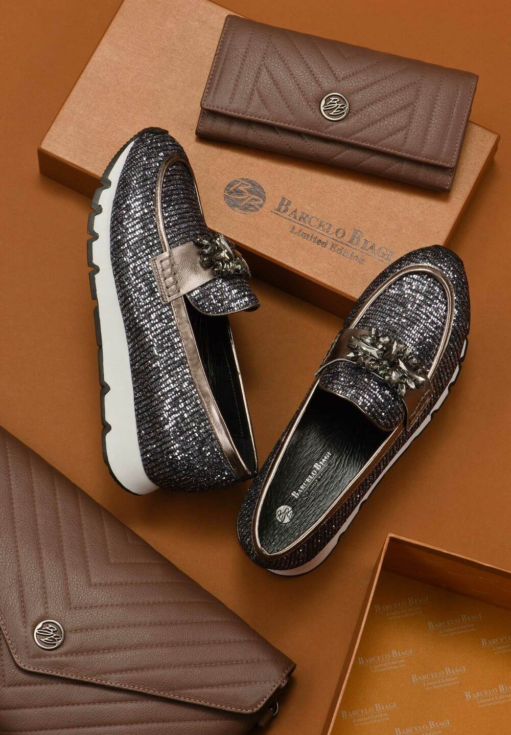 Product photography. Family Photographer in Toronto — Natural Family & Lifestyle Photography | Khorosheva Irina