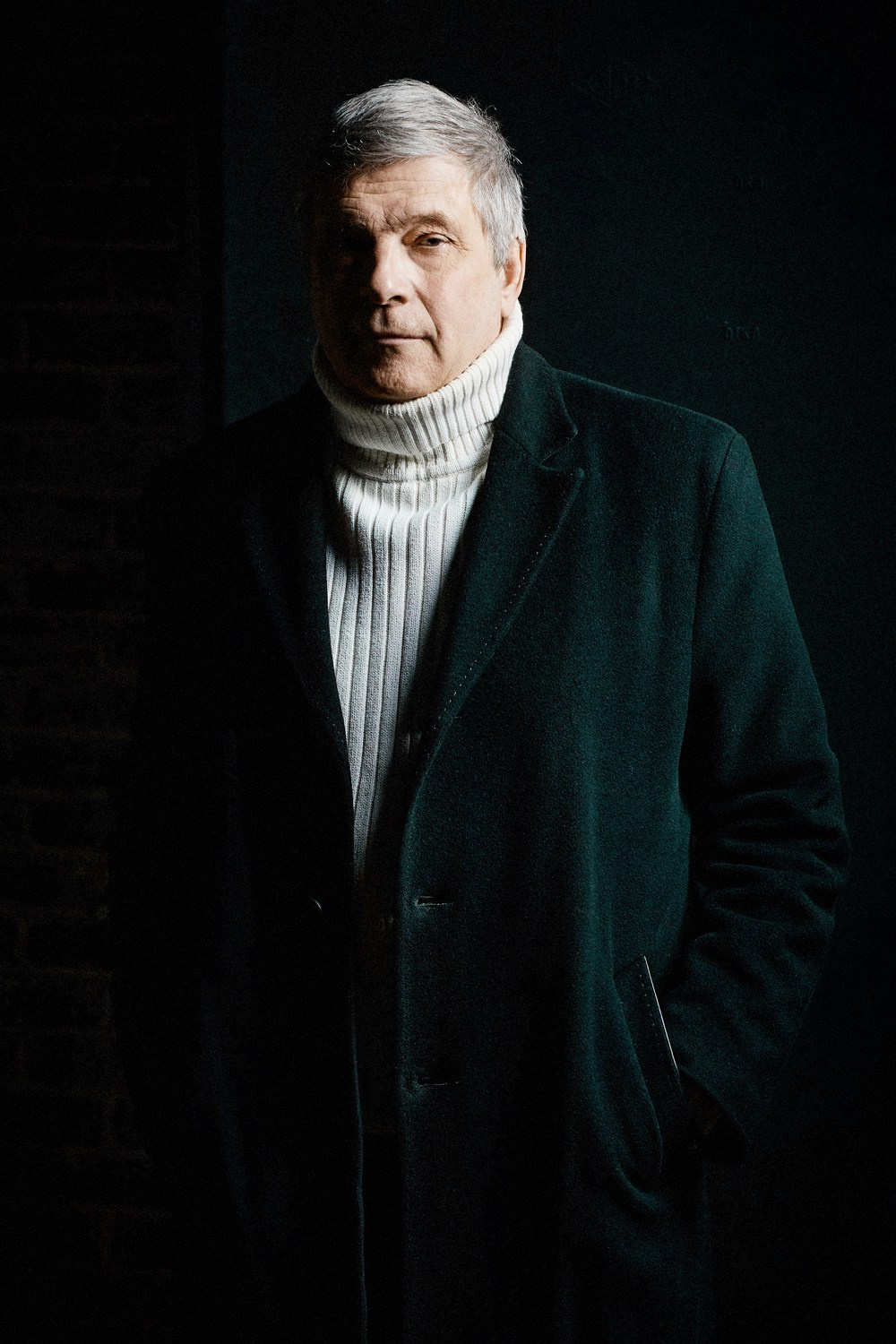 Мужские фотосессии в студии и на улице: художественные, для соцсетей, аватаров, сайтов знакомств. Фотограф Полина Завельская