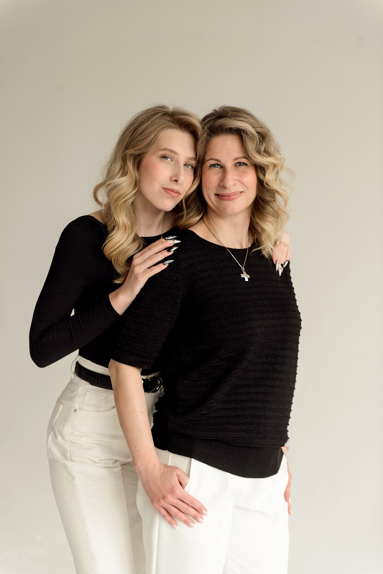 photo shoot for mom and daughter in the studio