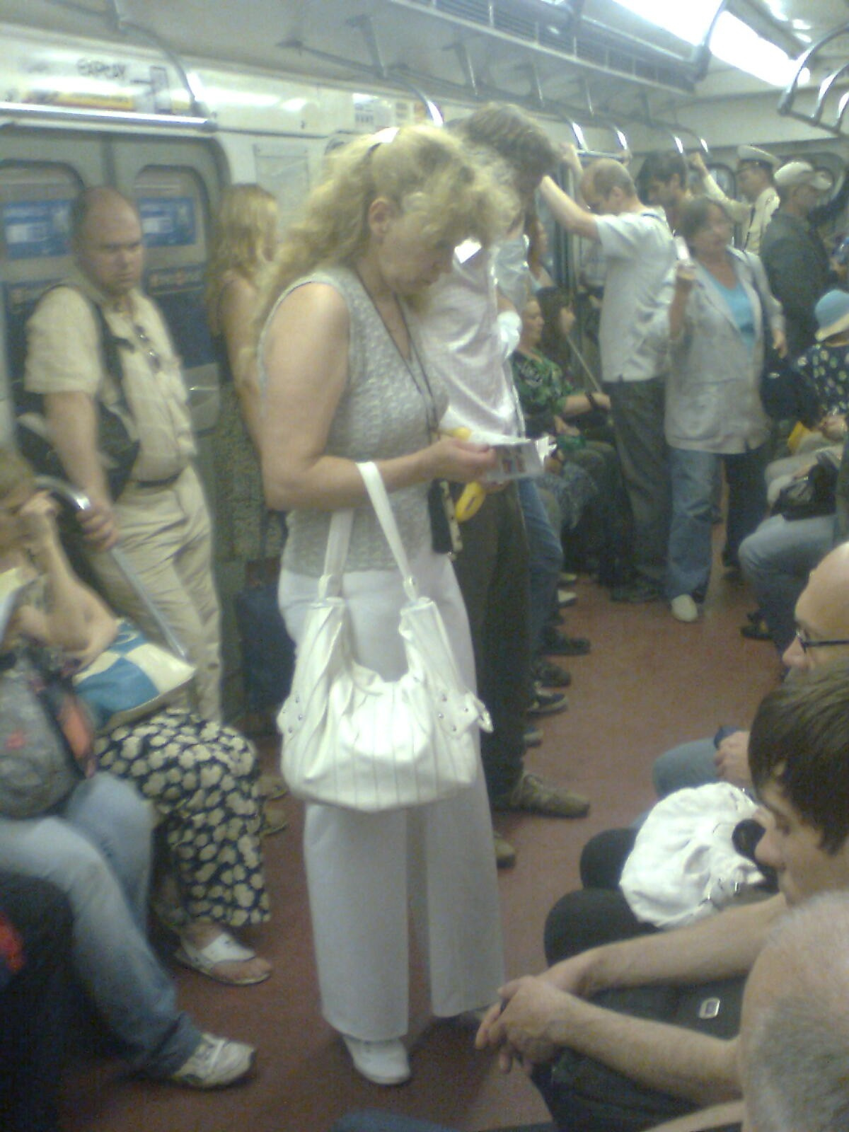 Питерское метро. Художник. Фотограф