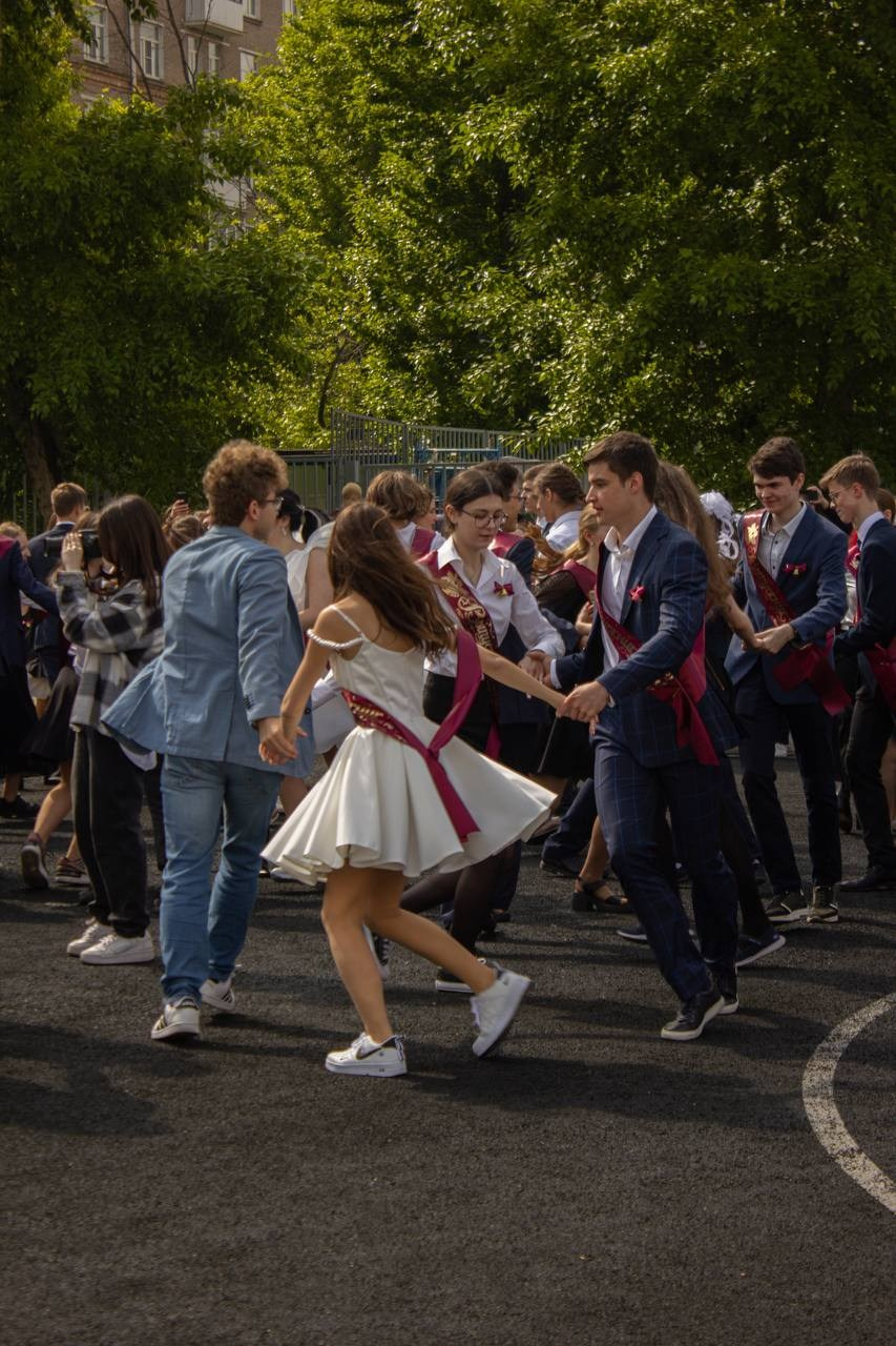 Последний звонок. Фотограф про чувства Варя Сильвестрова, Москва