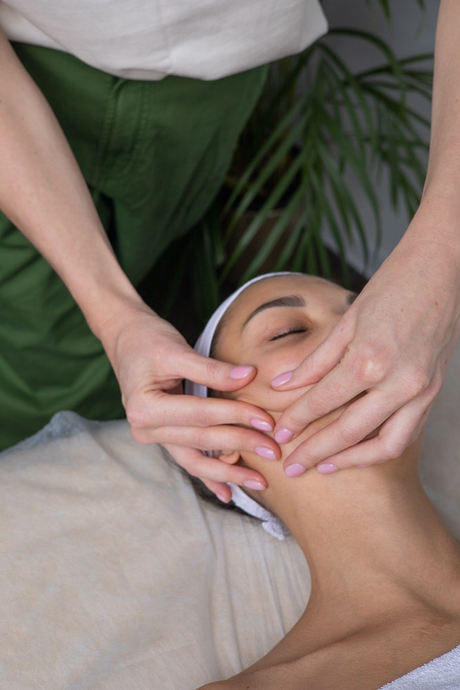 Массаж. Семейный и Свадебный фотограф в Сочи