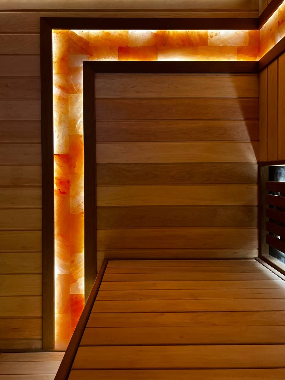 В Репино парке есть парная, в которой хочется задержаться дольше, чем позволяет время. Идеальная гармония света, текстур и форм. SaunaTopMasters