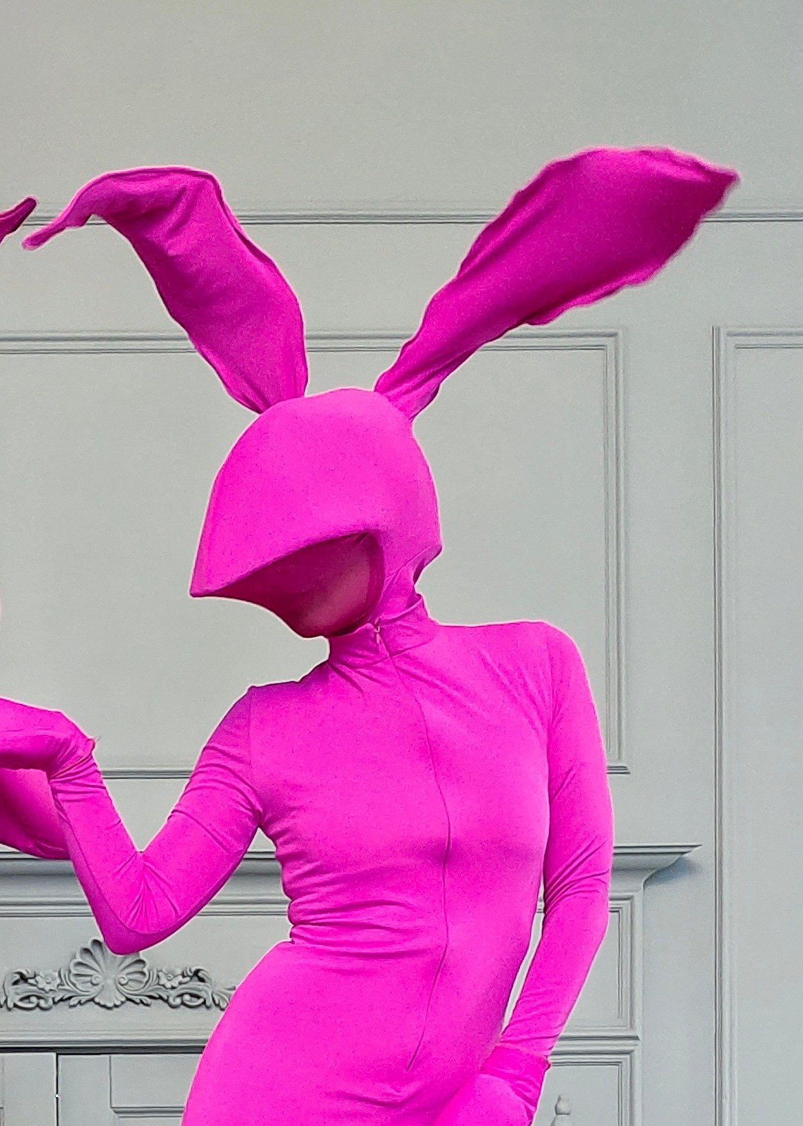 Персонаж Зайчик. Мимы и Ходулисты на встречу гостей. Москва