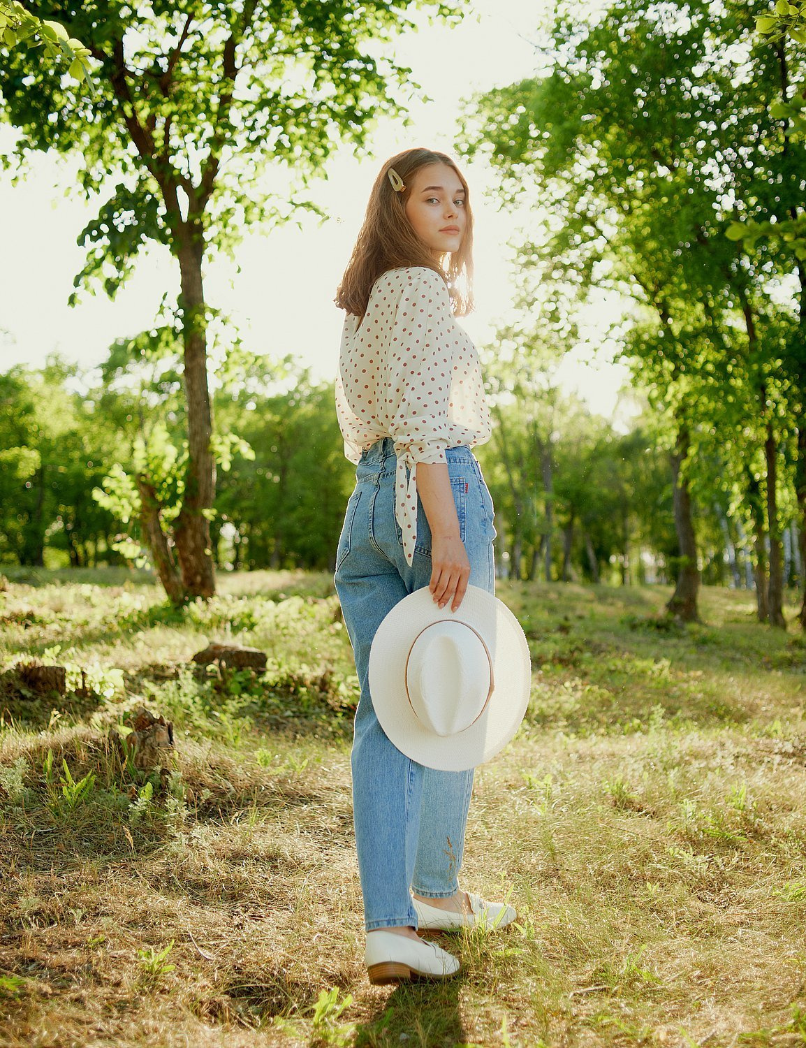 Саша в пионах. Фотограф для людей и брендов в Санкт-Петербурге