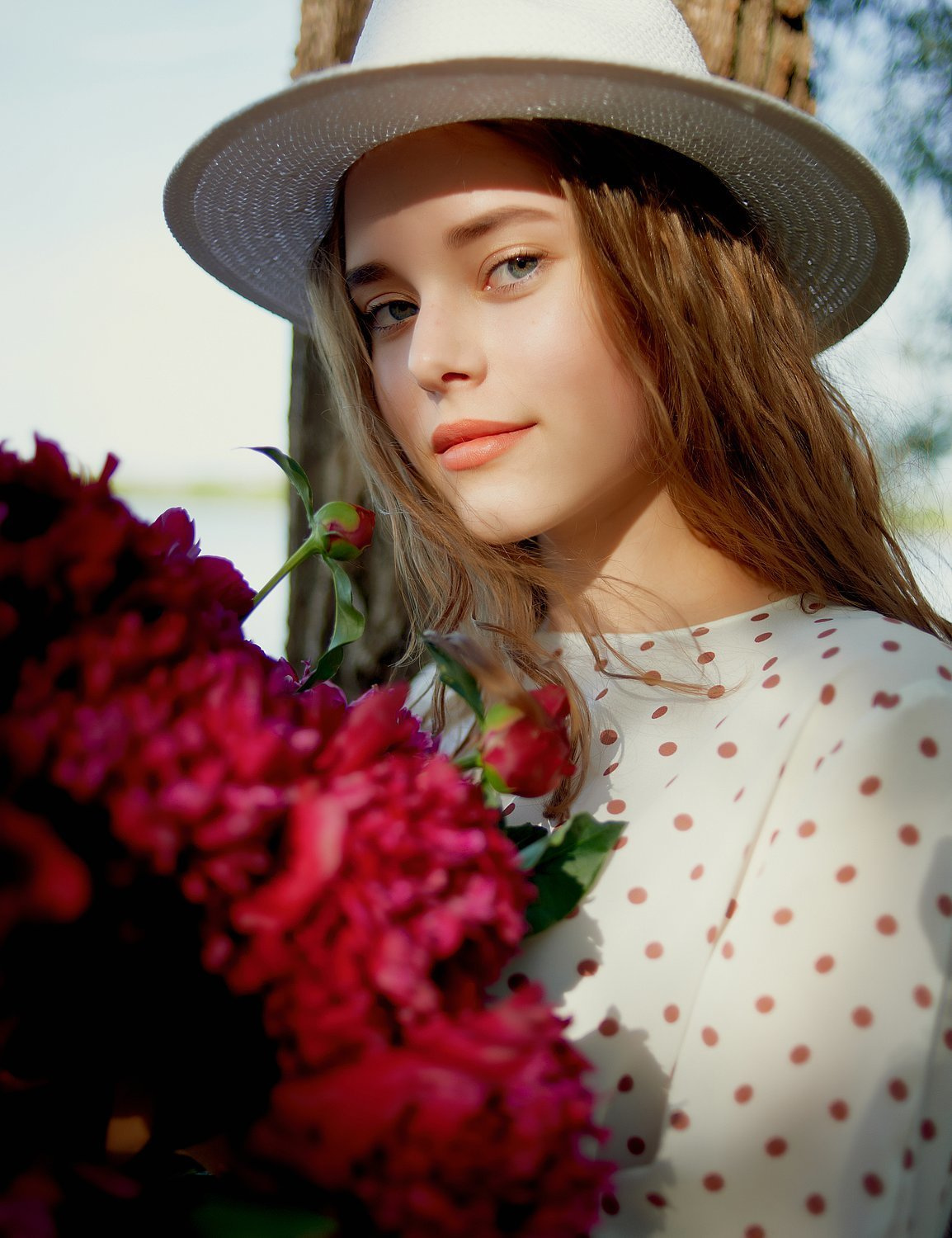 Саша в пионах. Фотограф для людей и брендов в Санкт-Петербурге