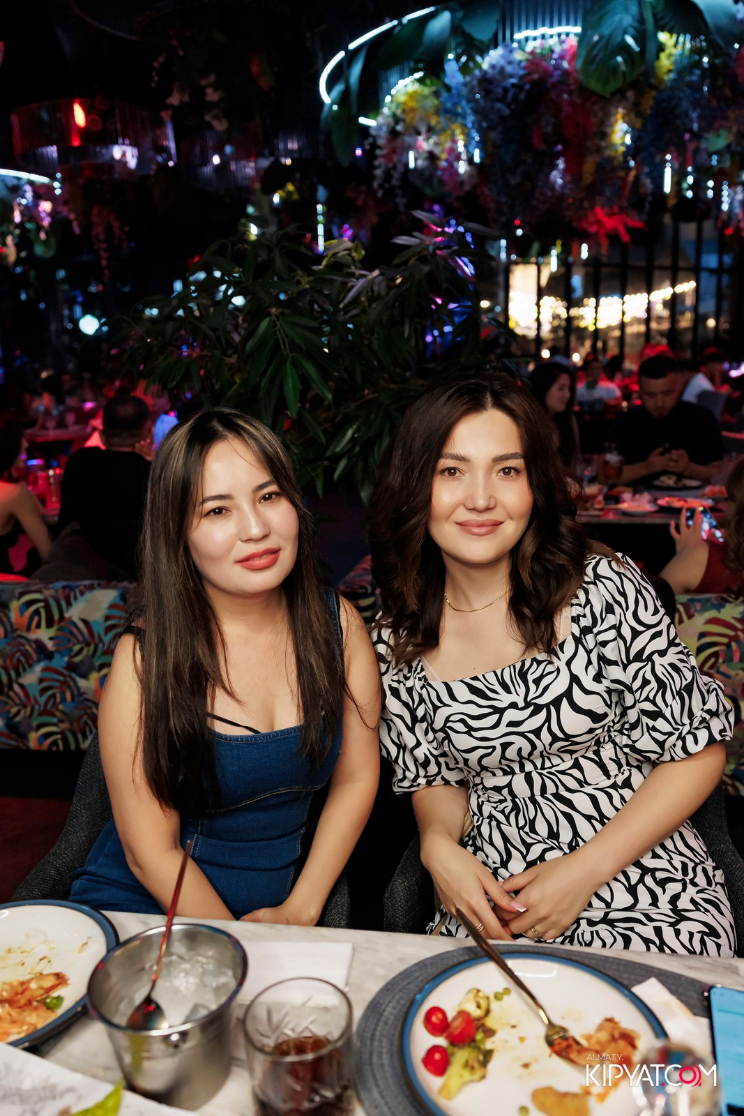 FRIENDS BAR & TERRACE. КИПЯТКОМ АЛМАТЫ!