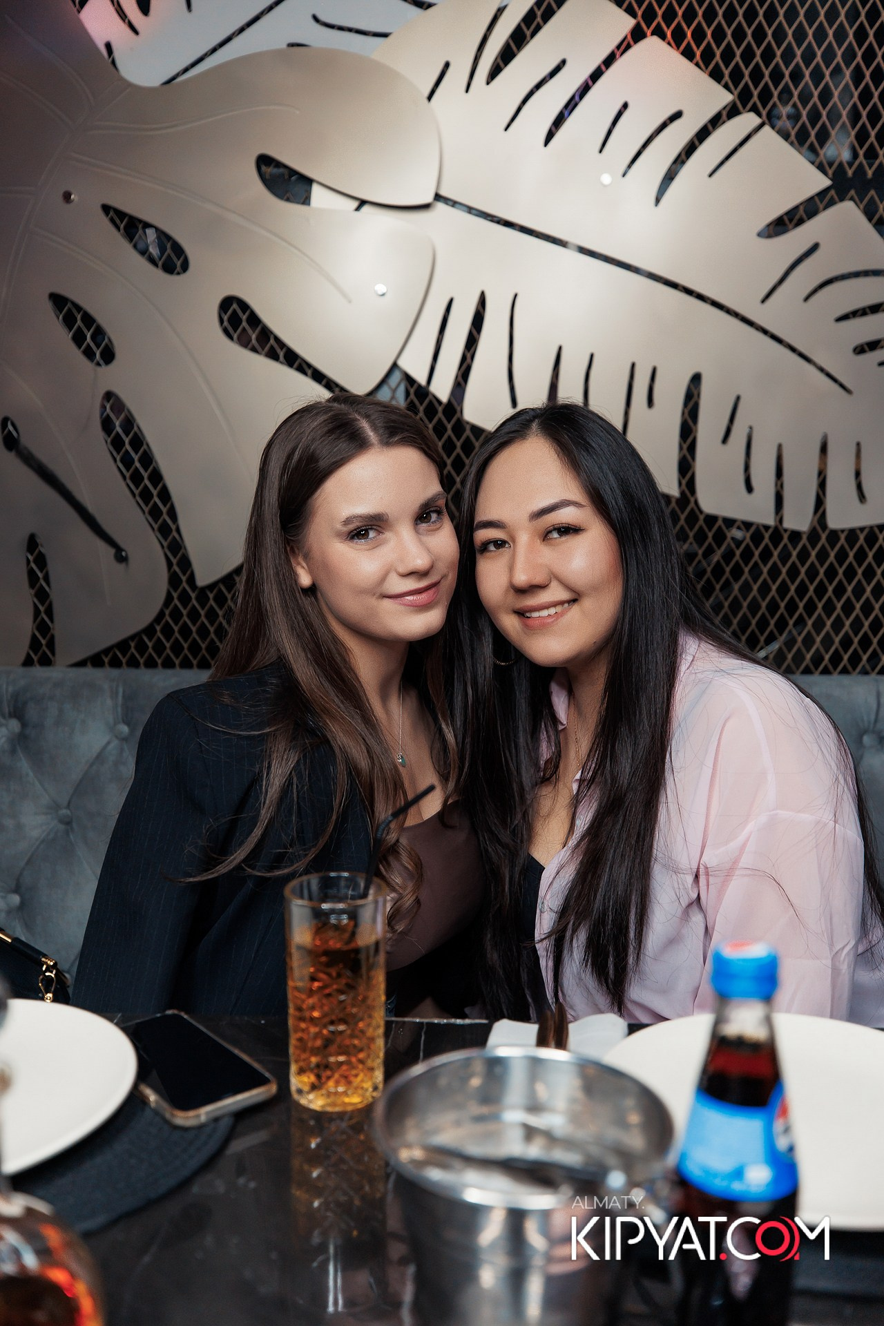 FRIENDS BAR & TERRACE. КИПЯТКОМ АЛМАТЫ! Фотосъемка мероприятий в Алматы