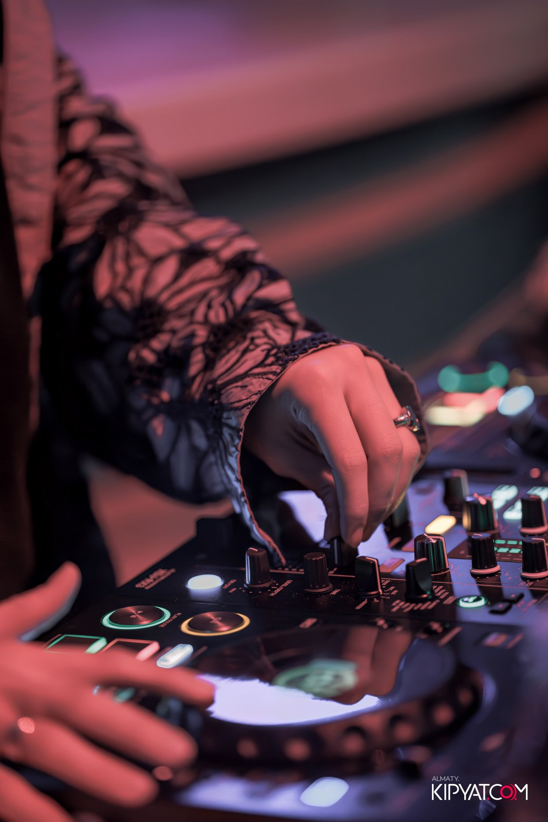 SANTA RAVE В НОЧНОМ КЛУБЕ SANTA BARBARA. КИПЯТКОМ АЛМАТЫ!