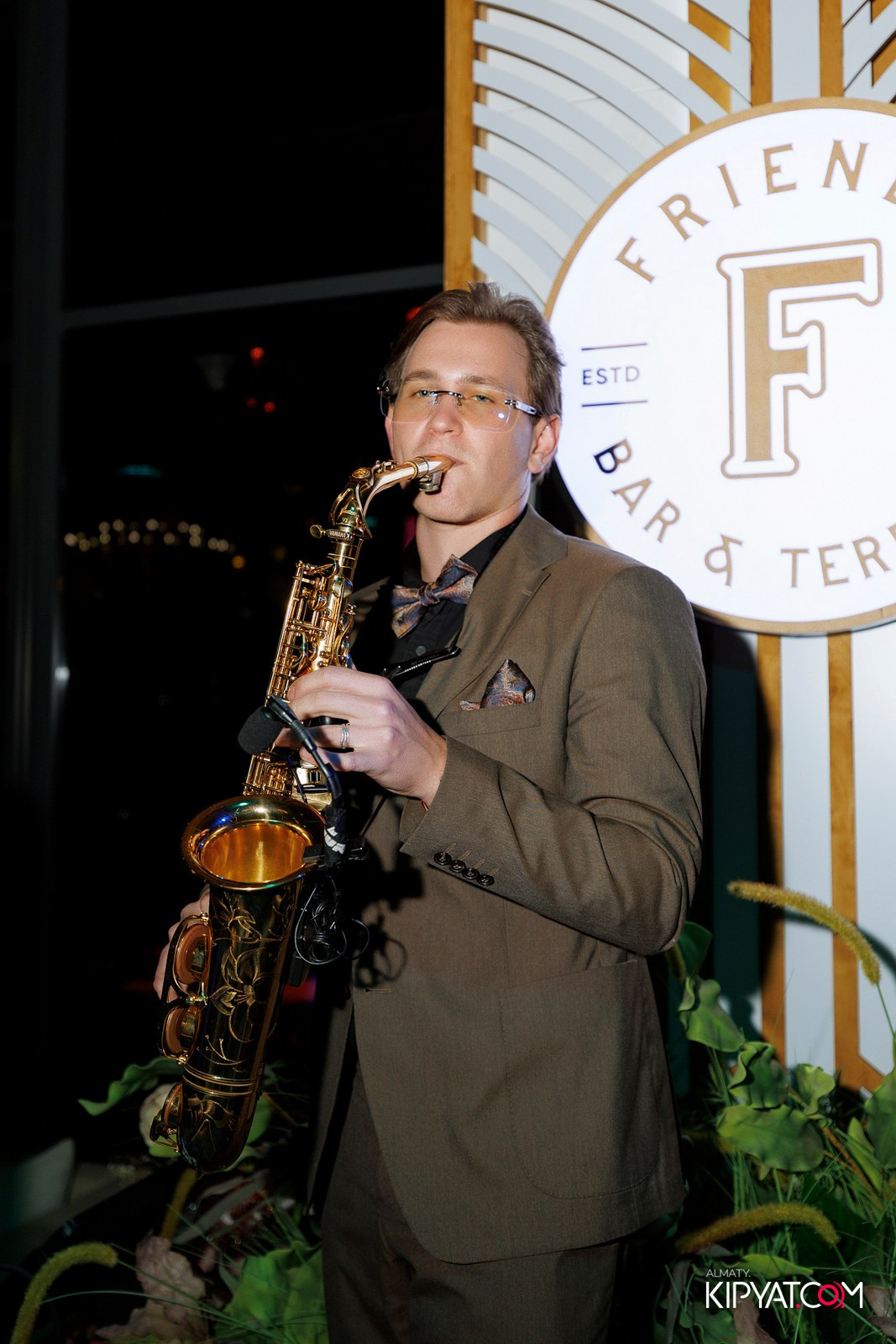 FRIENDS BAR & TERRACE. КИПЯТКОМ АЛМАТЫ! Фотосъемка мероприятий в Алматы