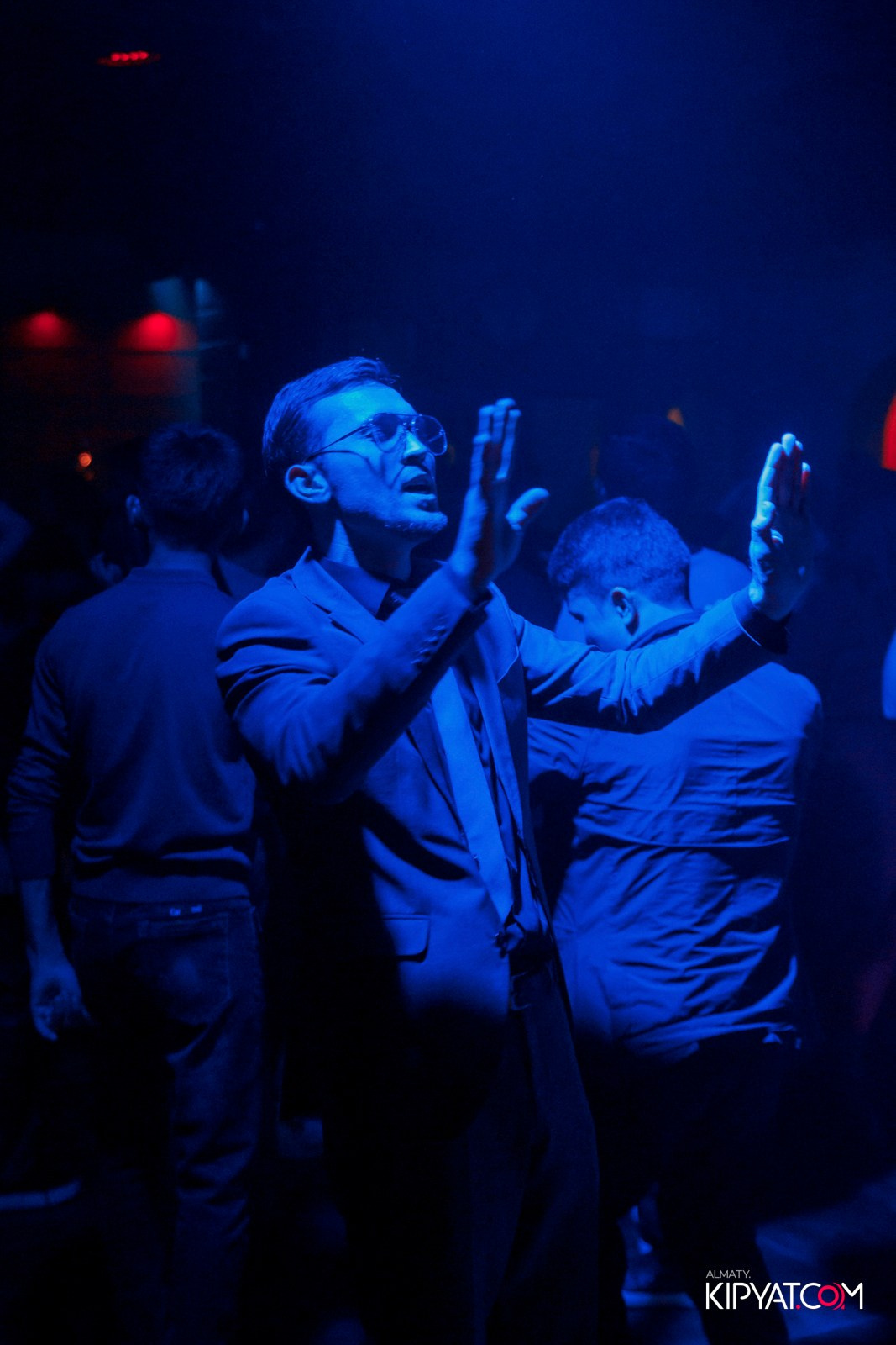 ARAGOSTA ДИСКО-БАР. КИПЯТКОМ АЛМАТЫ!