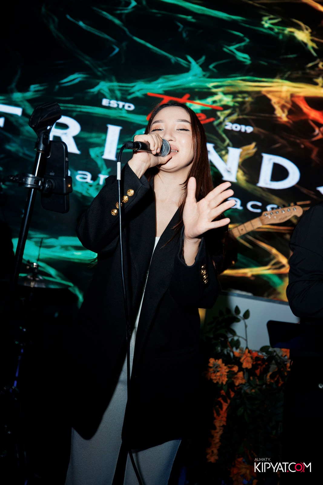 FRIENDS BAR & TERRACE. КИПЯТКОМ АЛМАТЫ!