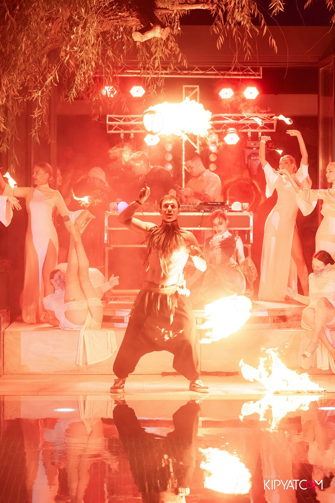 EDEN POOL & BAR. КИПЯТКОМ АЛМАТЫ!