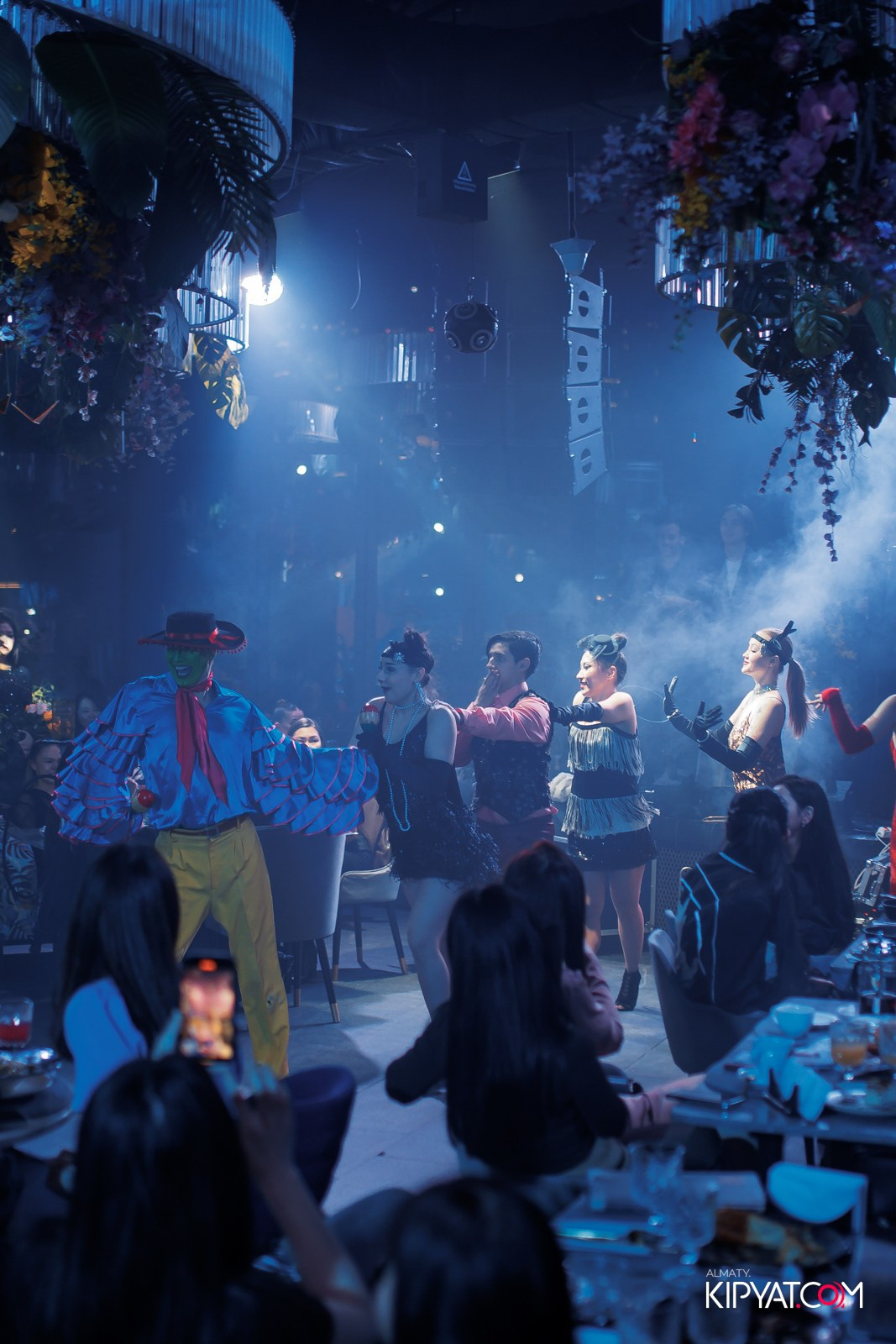 FRIENDS BAR & TERRACE. КИПЯТКОМ АЛМАТЫ!