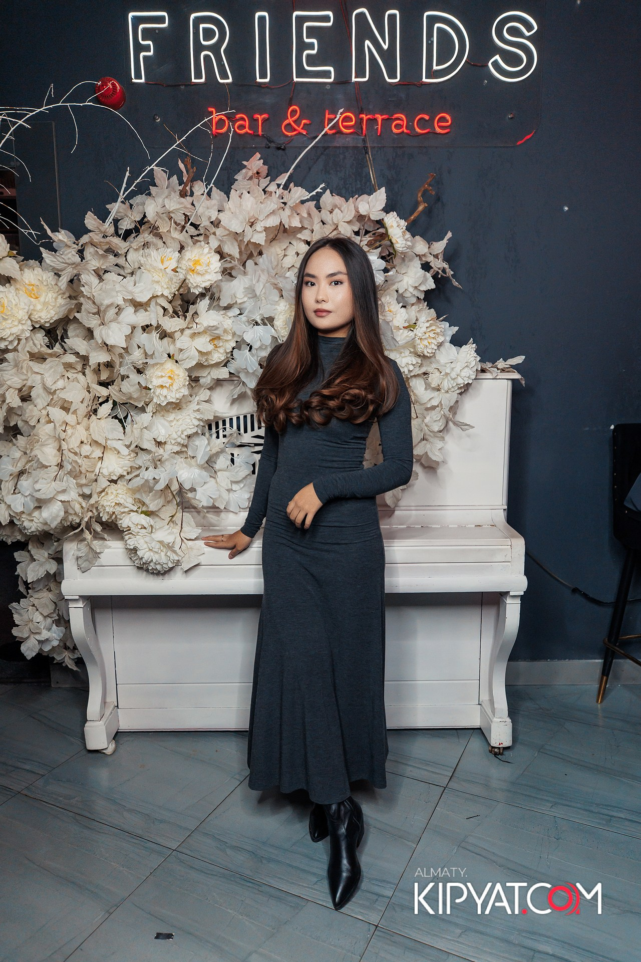 FRIENDS BAR & TERRACE. КИПЯТКОМ АЛМАТЫ!