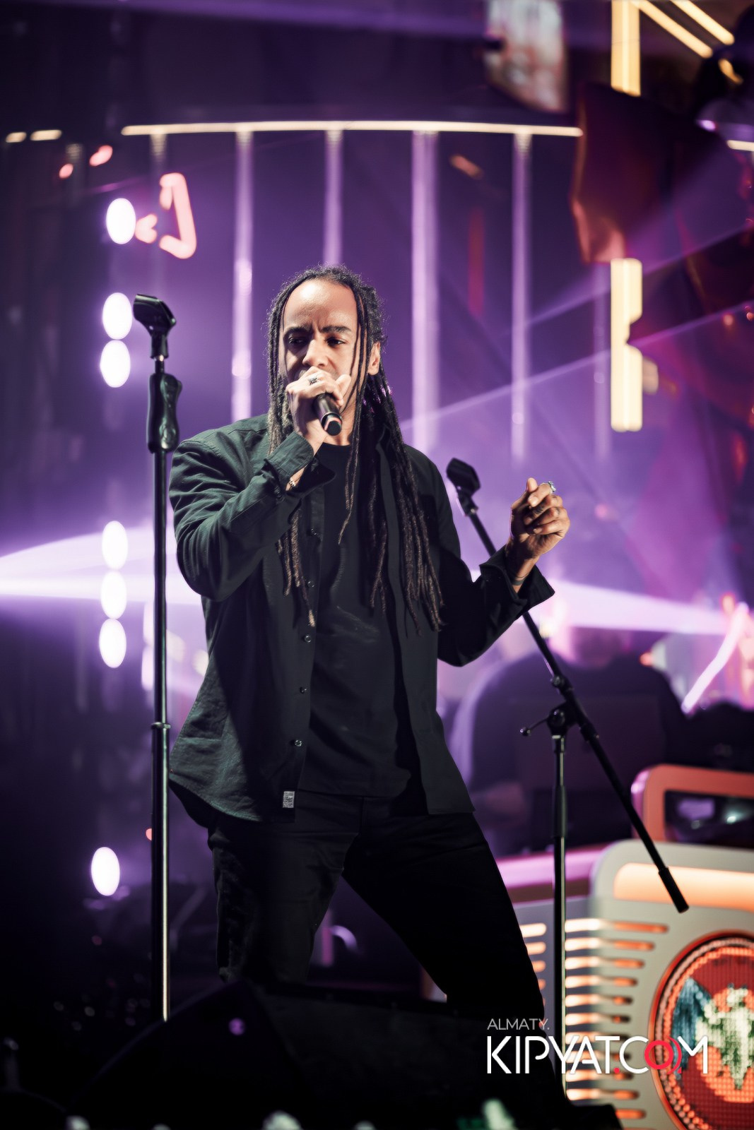 SANTA BARBARA — ПИТ ДЖЕЙСОН (ГР. ПРЕМЬЕР-МИНИСТР) И ИЛЬЯ ЗУДИН (ГР. ДИНАМИТ) НА ПРЕДНОВОГОДНЕЙ ВЕЧЕРИНКЕ. КИПЯТКОМ АЛМАТЫ!