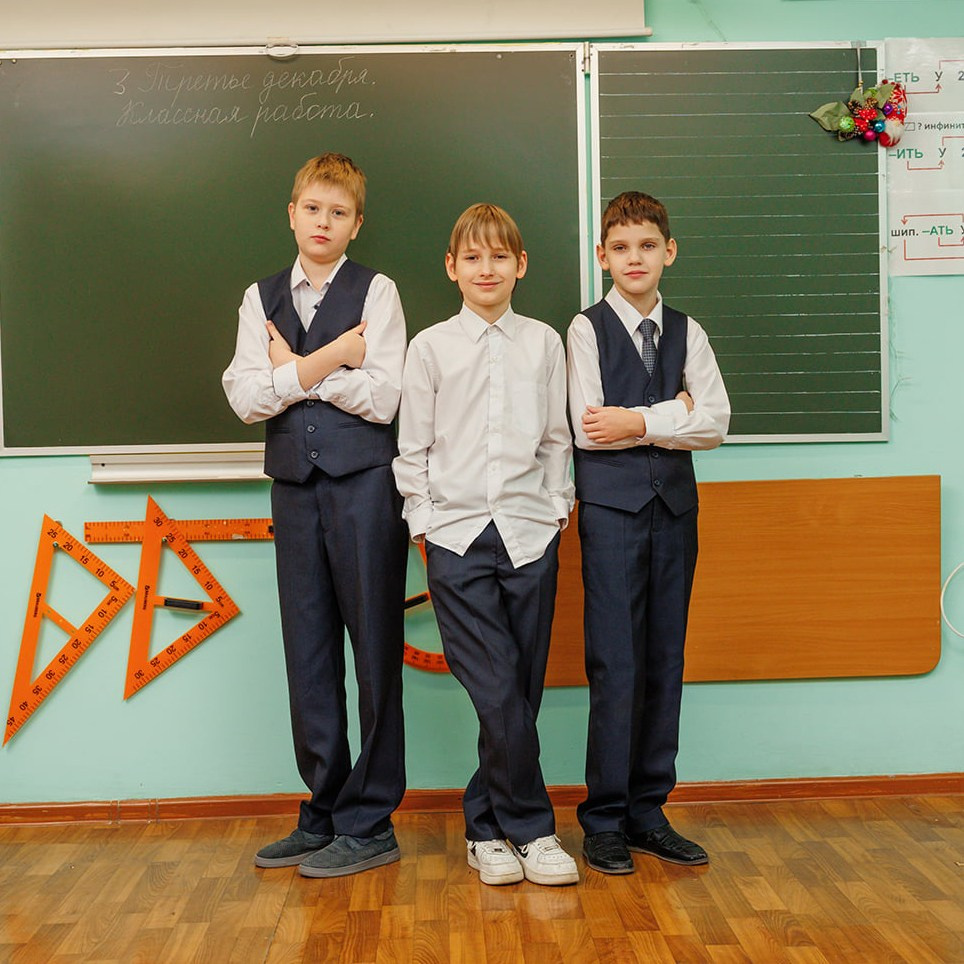 Выпускной альбом для 4 класса: фотосессии в школе и библиотеке. СИГМА | Студия выпускных альбомов Красноярск