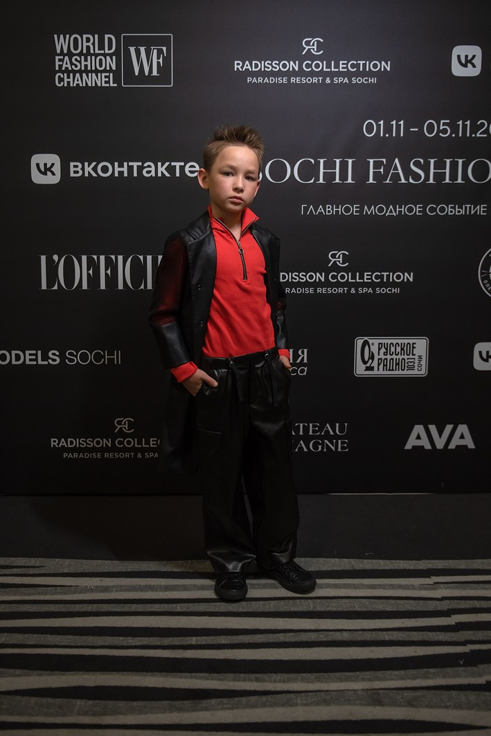 SochiFashionWeek2024 дизайнер Анохина Светлана. Семейный и коммерческий фотограф в Сочи Александр Бодунов