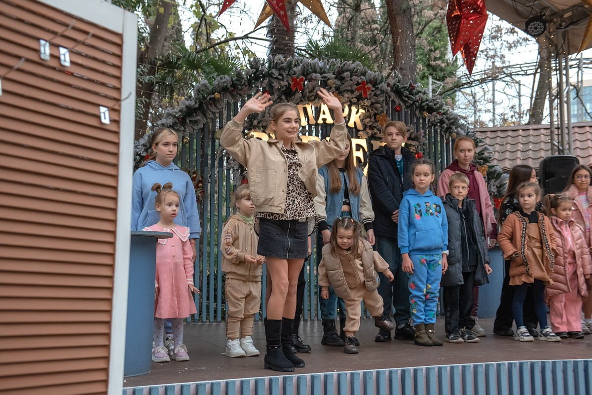 Парк Ривьера дефиле HAPPYkids. Семейный и коммерческий фотограф в Сочи Александр Бодунов