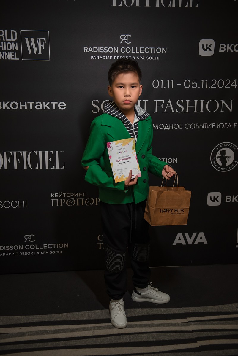 SochiFashionWeek2024 дизайнер Анохина Светлана. Семейный и коммерческий фотограф в Сочи Александр Бодунов