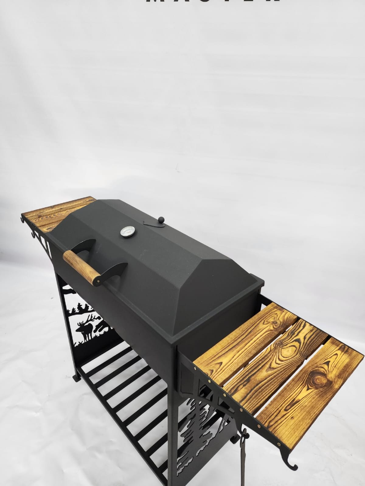 Универсал с резным рисунком и крышкой барбекю. Купить / заказать мангал для дома в Краснодаре от производителя «Мангал Мастер»