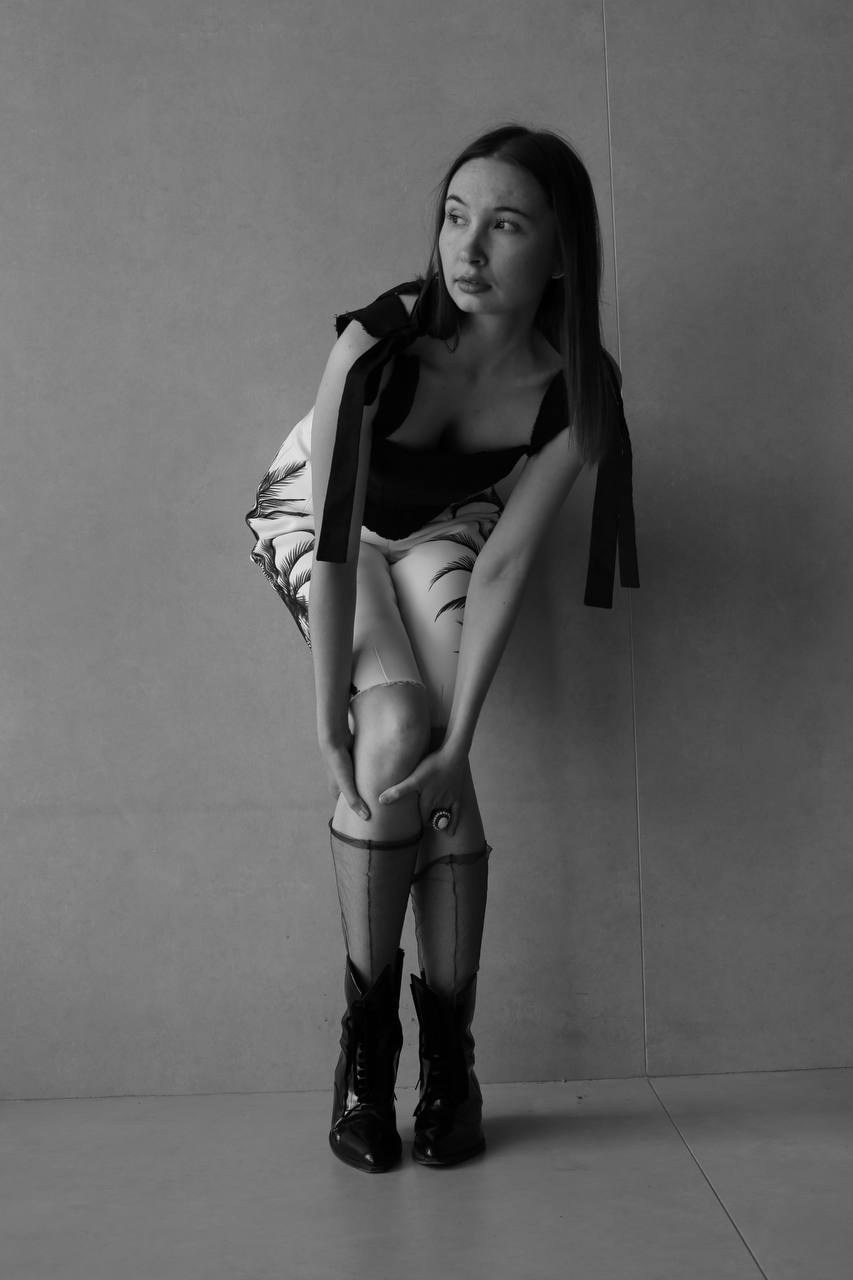 LOOKBOOK. Фешн дизайнер, фотограф, художник Яна Лазарева в Москве